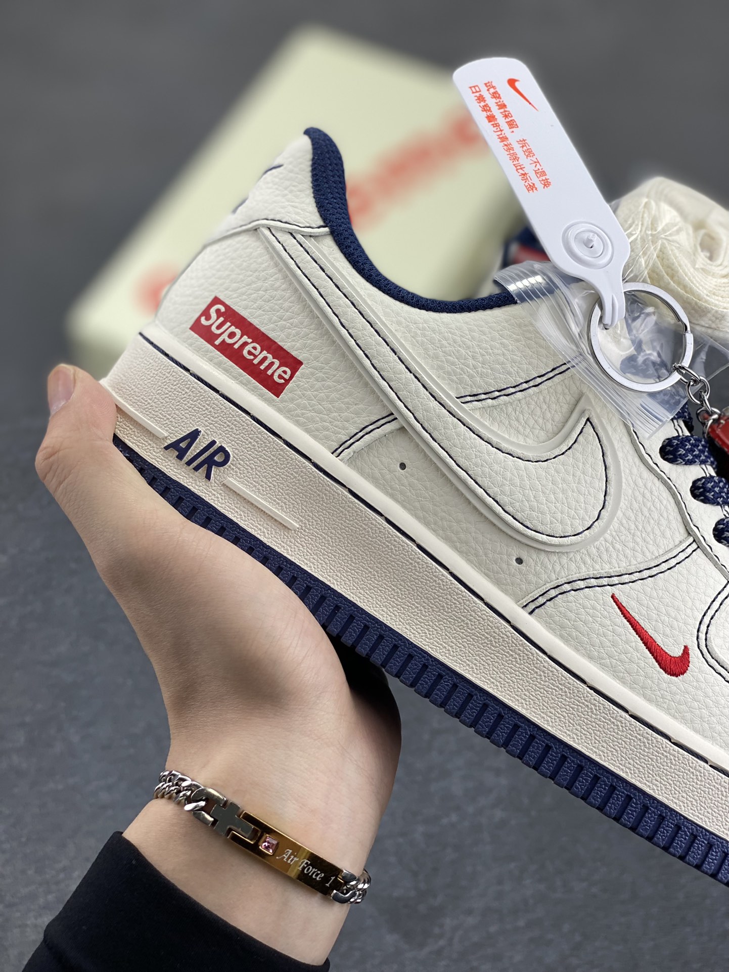 图片[6]-NIke Air Force 1 \’07 Low “Supreme联名——蓝线蓝底”空军一号 低帮 运动鞋 休闲鞋 折边针车 工艺难度大 原楦头原纸板 原装鞋盒 定制五金配件 内置全掌气垫 原厂鞋底 货号：HH7518-074 尺码：36 36.5 37.5 38 38.5 39 40 40.5 41 42 42.5 43 44 44.5 45-选品中心