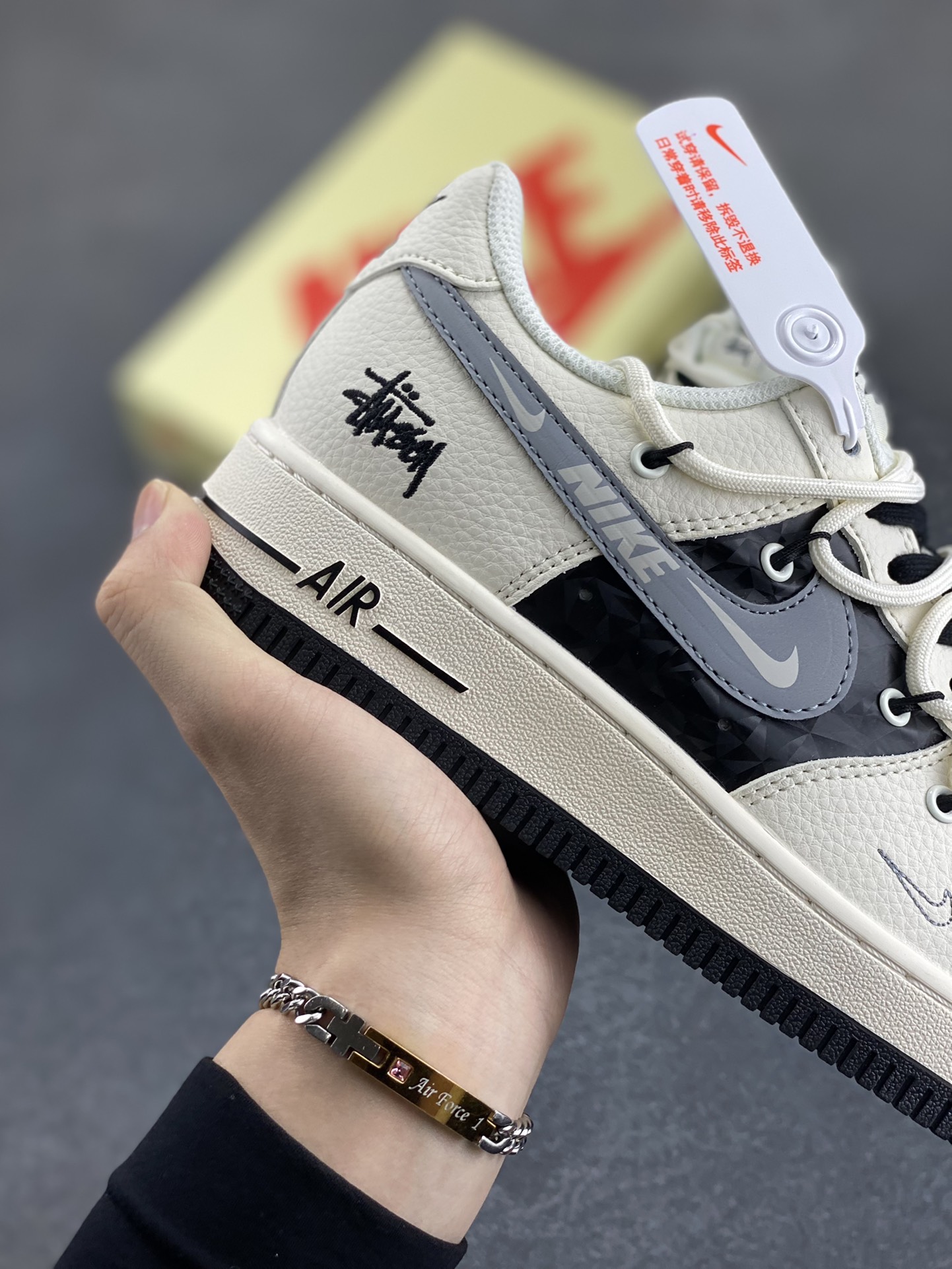 图片[6]-NIke Air Force 1 \’07 Low “斯图西联名——黑钻石抽绳”空军一号 低帮 运动鞋 休闲鞋 折边针车 工艺难度大 原楦头原纸板 原装鞋盒 定制五金配件 内置全掌气垫 原厂鞋底 货号：DM6868-073 尺码：36 36.5 37.5 38 38.5 39 40 40.5 41 42 42.5 43 44 44.5 45-选品中心