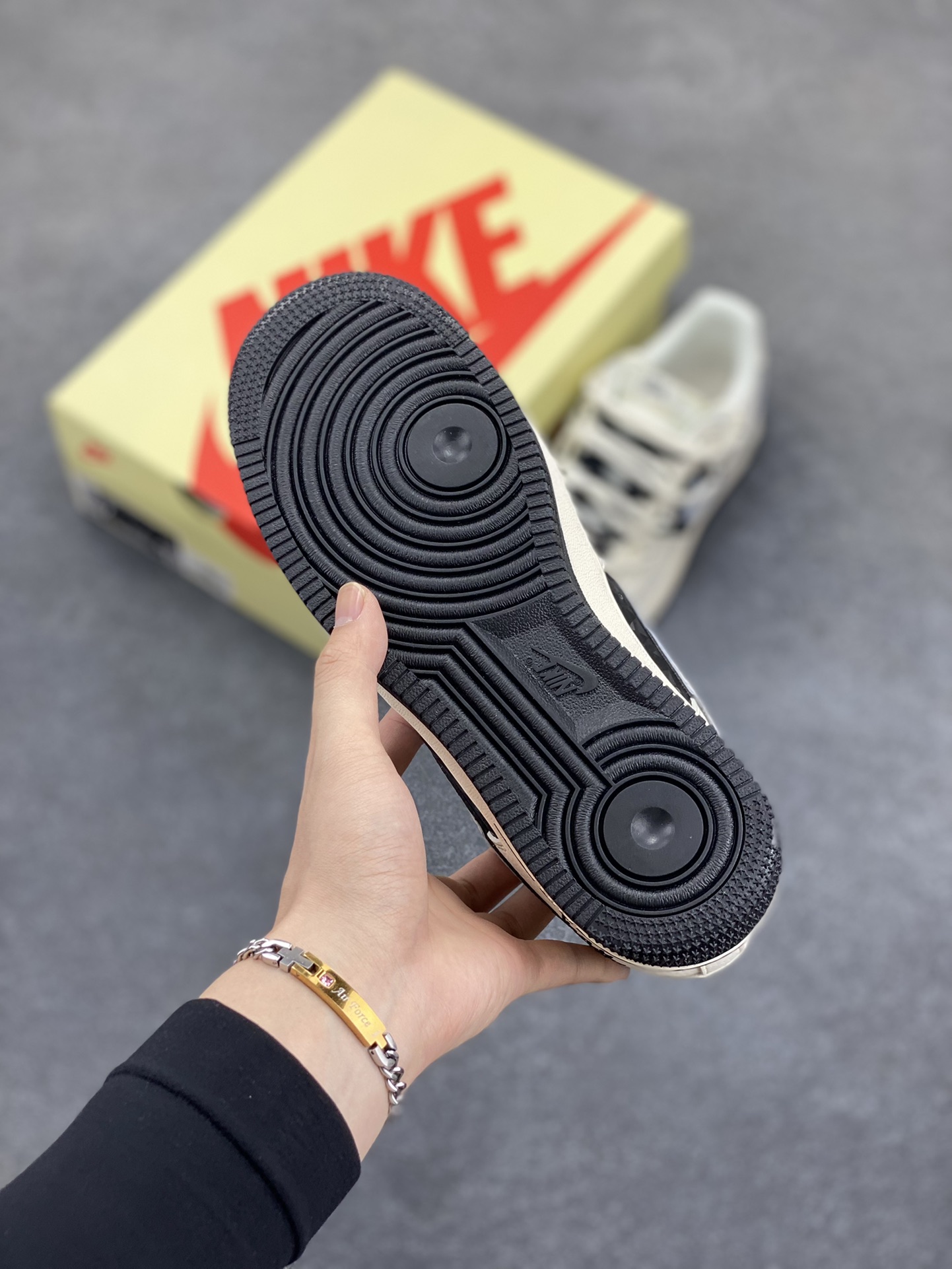 图片[5]-NIke Air Force 1 \’07 Low “斯图西联名——黑钻石抽绳”空军一号 低帮 运动鞋 休闲鞋 折边针车 工艺难度大 原楦头原纸板 原装鞋盒 定制五金配件 内置全掌气垫 原厂鞋底 货号：DM6868-073 尺码：36 36.5 37.5 38 38.5 39 40 40.5 41 42 42.5 43 44 44.5 45-选品中心