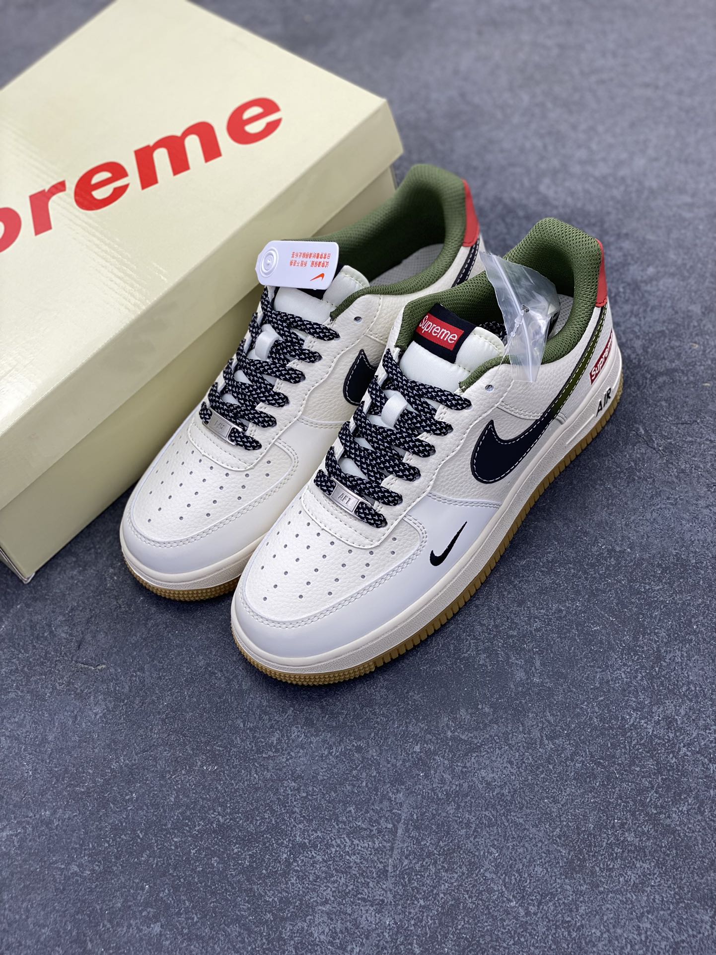图片[8]-NIke Air Force 1 \’07 Low “Supreme联名——渐变生胶”空军一号 低帮 运动鞋 休闲鞋 折边针车 工艺难度大 原楦头原纸板 原装鞋盒 定制五金配件 内置全掌气垫 原厂鞋底 货号：XS1958-567 尺码：36 36.5 37.5 38 38.5 39 40 40.5 41 42 42.5 43 44 44.5 45-选品中心