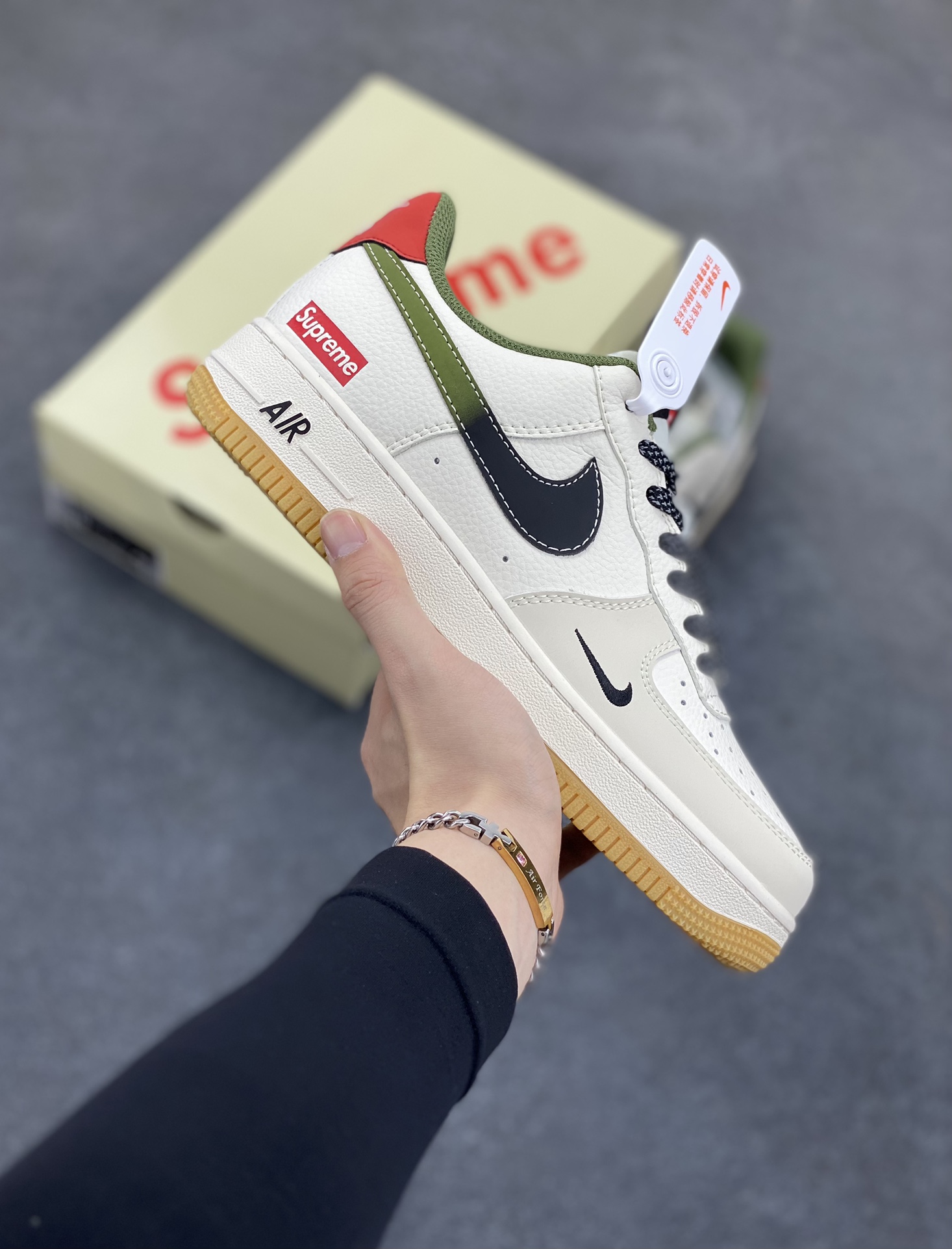 NIke Air Force 1 \’07 Low “Supreme联名——渐变生胶”空军一号 低帮 运动鞋 休闲鞋 折边针车 工艺难度大 原楦头原纸板 原装鞋盒 定制五金配件 内置全掌气垫 原厂鞋底 货号:XS1958-567 尺码:36 36.5 37.5 38 38.5 39 40 40.5 41 42 42.5 43 44 44.5 45-选品中心