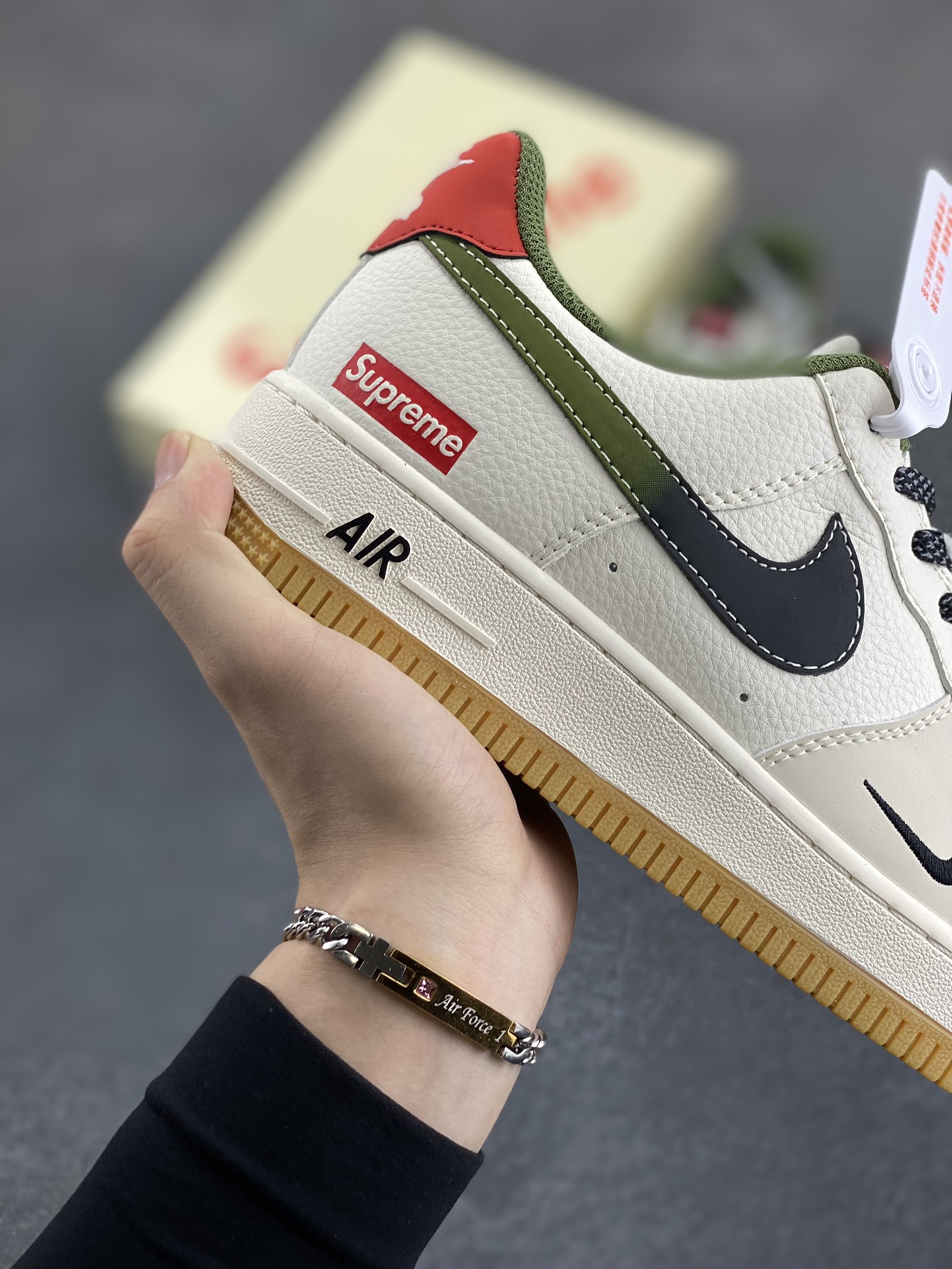 图片[6]-NIke Air Force 1 \’07 Low “Supreme联名——渐变生胶”空军一号 低帮 运动鞋 休闲鞋 折边针车 工艺难度大 原楦头原纸板 原装鞋盒 定制五金配件 内置全掌气垫 原厂鞋底 货号：XS1958-567 尺码：36 36.5 37.5 38 38.5 39 40 40.5 41 42 42.5 43 44 44.5 45-选品中心