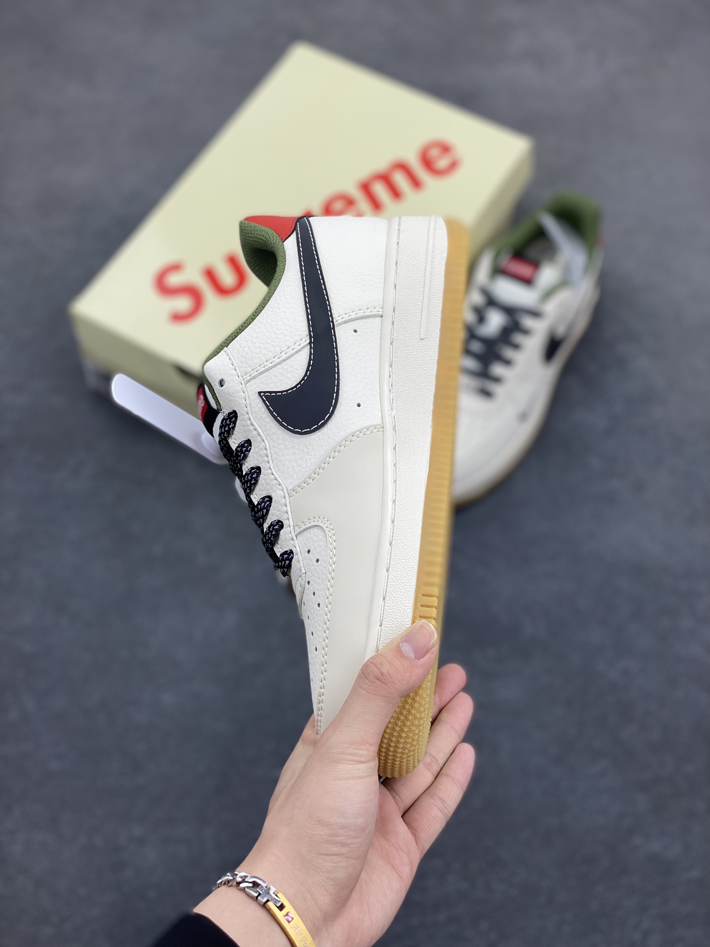 图片[3]-NIke Air Force 1 \’07 Low “Supreme联名——渐变生胶”空军一号 低帮 运动鞋 休闲鞋 折边针车 工艺难度大 原楦头原纸板 原装鞋盒 定制五金配件 内置全掌气垫 原厂鞋底 货号：XS1958-567 尺码：36 36.5 37.5 38 38.5 39 40 40.5 41 42 42.5 43 44 44.5 45-选品中心