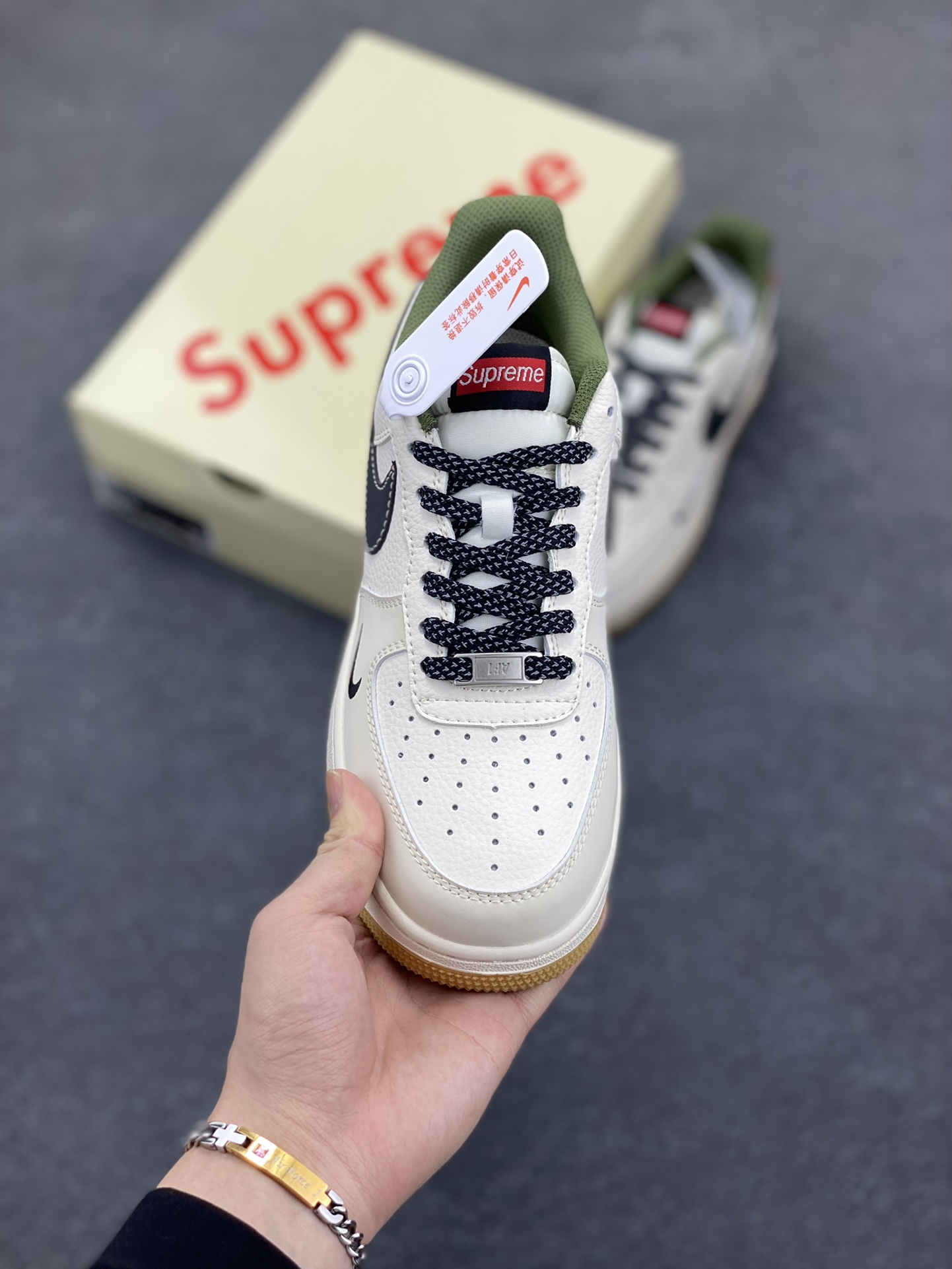 图片[2]-NIke Air Force 1 \’07 Low “Supreme联名——渐变生胶”空军一号 低帮 运动鞋 休闲鞋 折边针车 工艺难度大 原楦头原纸板 原装鞋盒 定制五金配件 内置全掌气垫 原厂鞋底 货号：XS1958-567 尺码：36 36.5 37.5 38 38.5 39 40 40.5 41 42 42.5 43 44 44.5 45-选品中心
