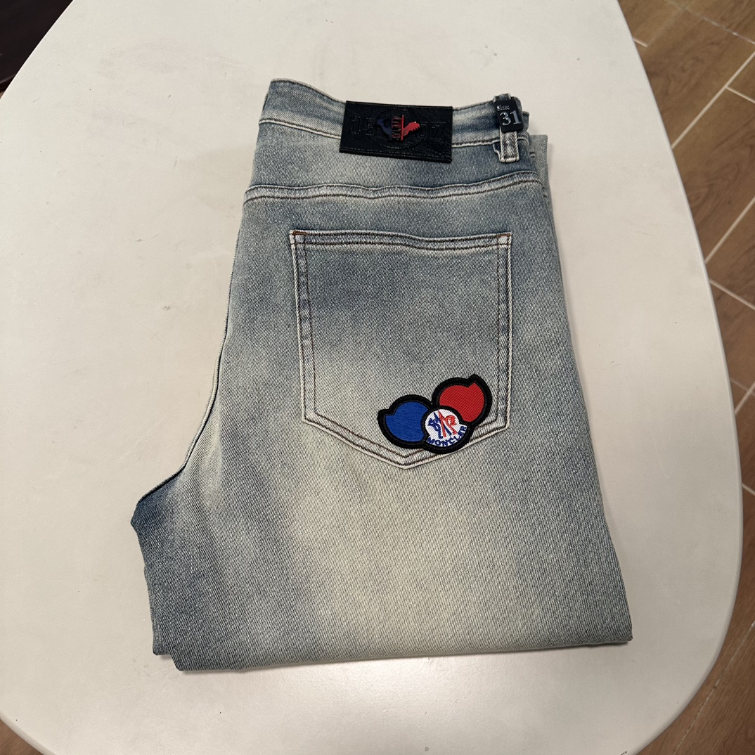 NO:162857,MON 2025 spring and summer new model is available in stock, original single hot jeans super customized model, original hardware, super heavy industry technology, excellent version, impeccable detail!  The style is not picky, it is very high-end, and the good products are not waiting for everyone. If you like it, hurry up and start, size 29-40, Moncler, jeans, alexander wang19860909MON 蒙口 2025春夏新款现货上市,原单爆款牛仔裤超级定制款,原版五金,超级重工工艺,版型超赞细节做工无可挑剔！款式不挑人,特别高档,好货不等人,看中赶紧下手,尺码29-40,,Moncler,jeans,alexander wang,Men's clothing