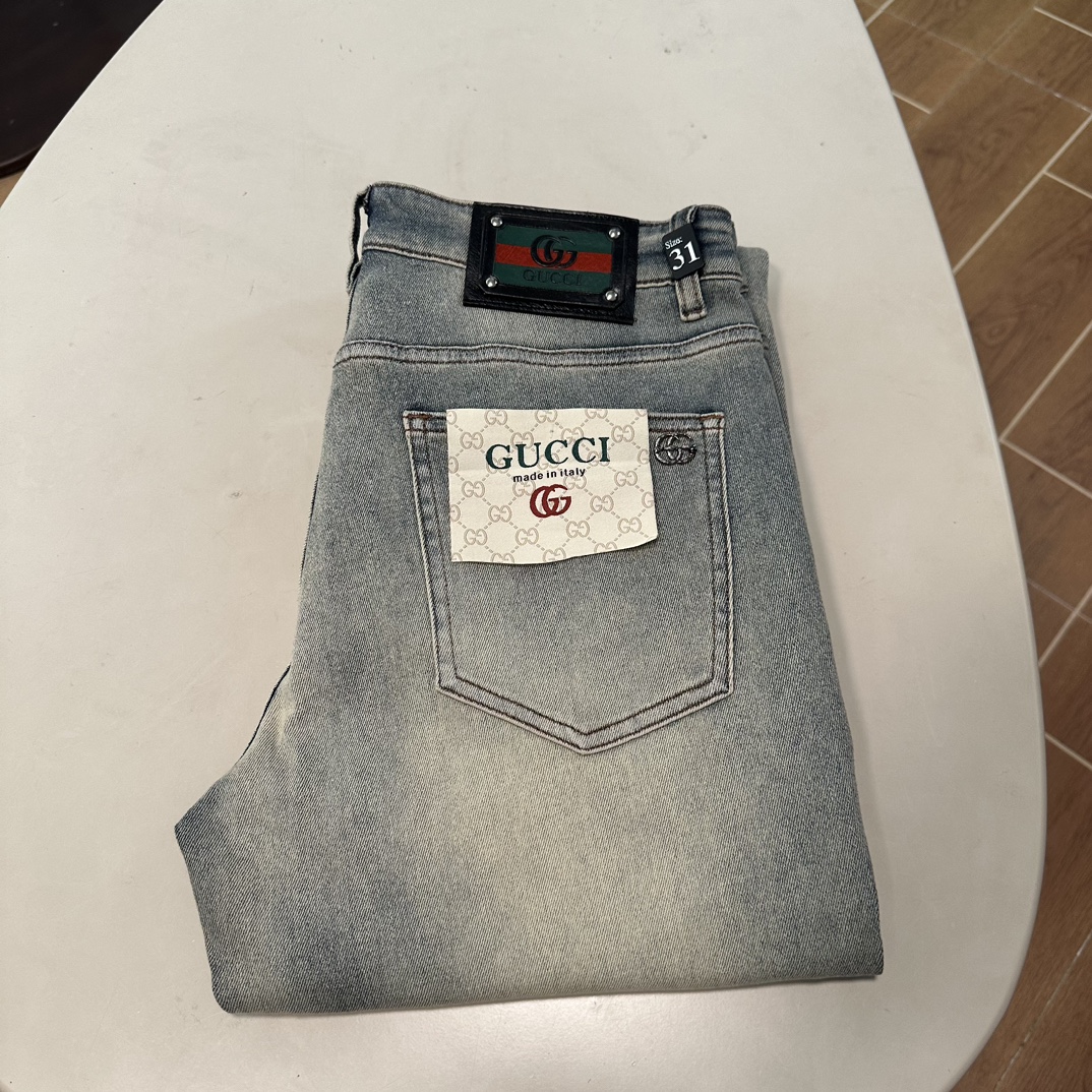 NO:162868,GU Gucci's new spring and summer 2025 new model is available in stock, original single hot jeans are super customized, original hardware, super heavy industry technology, excellent style, impeccable details!  The style is not picky, it is very high-end, and the good products are not waiting for everyone. Take a look at it and start quickly. Size 29-40, gucci, jeans, alexander wang19860909GU 古驰2025春夏新款现货上市,原单爆款牛仔裤超级定制款,原版五金,超级重工工艺,版型超赞细节做工无可挑剔！款式不挑人,特别高档,好货不等人,看中赶紧下手,尺码29-40,,gucci,jeans,alexander wang,Men's clothing