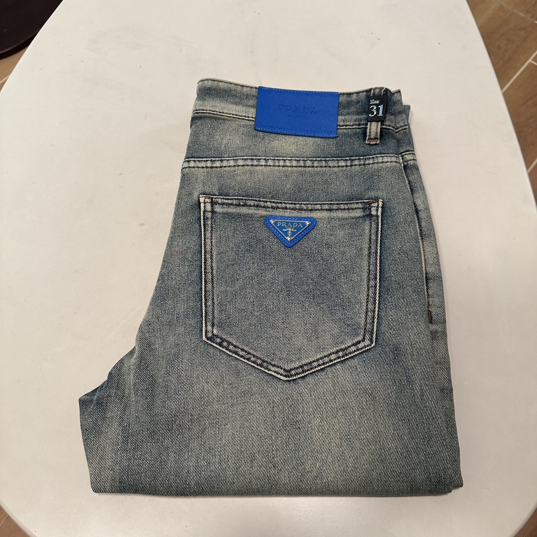 NO:162871,PRA Prada 2025 spring and summer new model is available in stock, original single hot jeans super customized model, original hardware, super heavy industry technology, excellent version, impeccable details!  The style is not picky, it is very high-end, and the good products are not waiting for everyone. Take a look at it and start quickly. Size 29-40, prada, prada, jeans, alexander wang19860909PRA 普拉达 2025春夏新款现货上市,原单爆款牛仔裤超级定制款,原版五金,超级重工工艺,版型超赞细节做工无可挑剔！款式不挑人,特别高档,好货不等人,看中赶紧下手,尺码29-40,,prada,prada,jeans,alexander wang,Men's clothing
