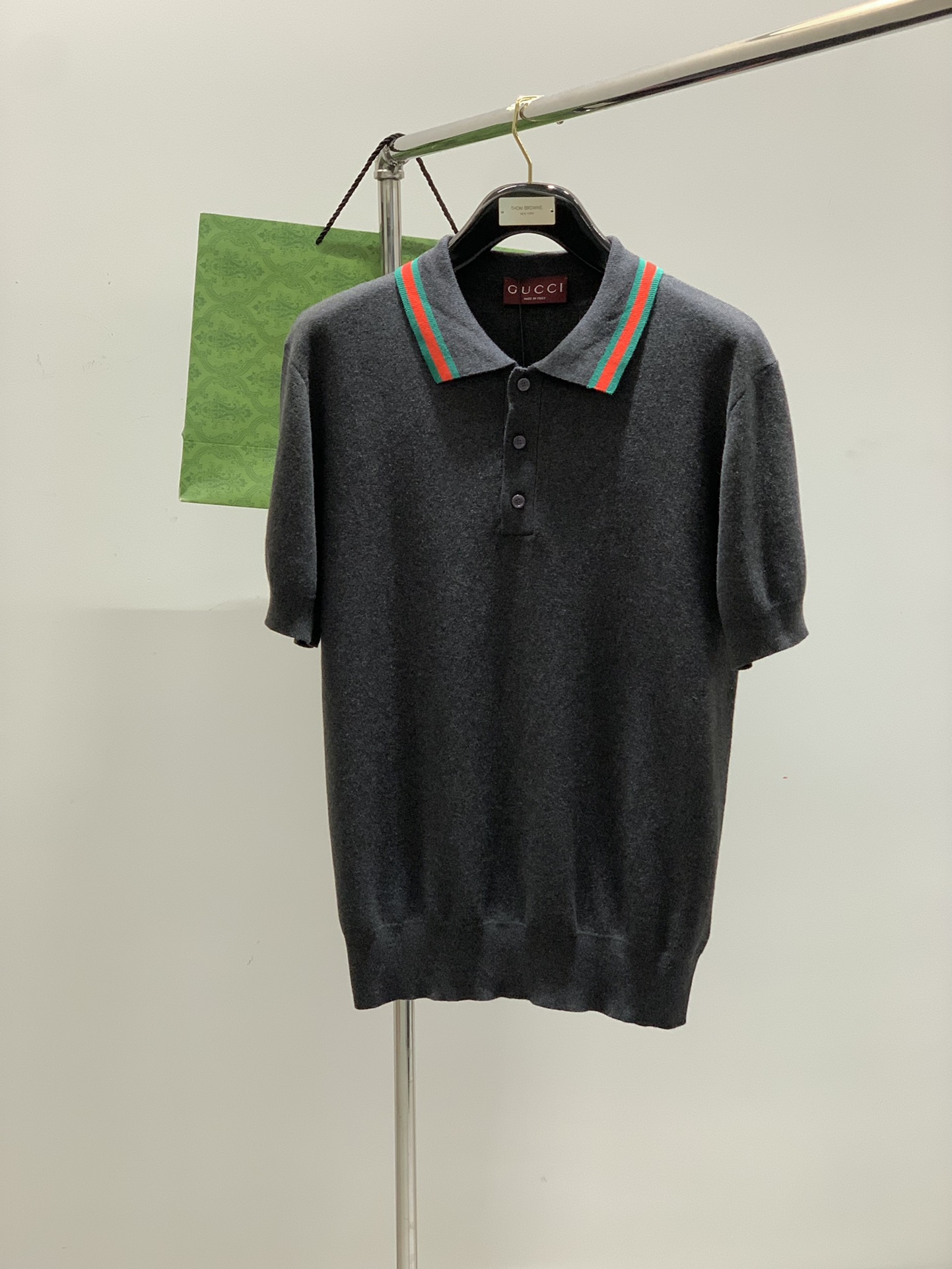 NO:147407,,Gucci, the latest spring model, available at the counter at the same time, original single product, fashionable and casual lapel short sleeves, very distinctive on the upper body!  Eye-catching and highlighted, imported original fabric, top-level printed craft letter pattern decorative logo, simple but not lacking in fashion, classic and atmospheric, comfortable and breathable, handsome and stylish on the upper body, S-XL, gucci, gucci, T-shirt, alexander wang19860909,Gucci 古驰,春季最新款,专柜同步有售,原单狠货,时尚休闲翻领短袖,上身很有特点！吸睛而有亮点,进口原版面料,顶级印花工艺字母图案装饰Logo,简单而不失时尚,经典大气,舒适透气,上身帅气有型,码数S-XL,,gucci,gucci,T-shirt,alexander wang,Men's clothing