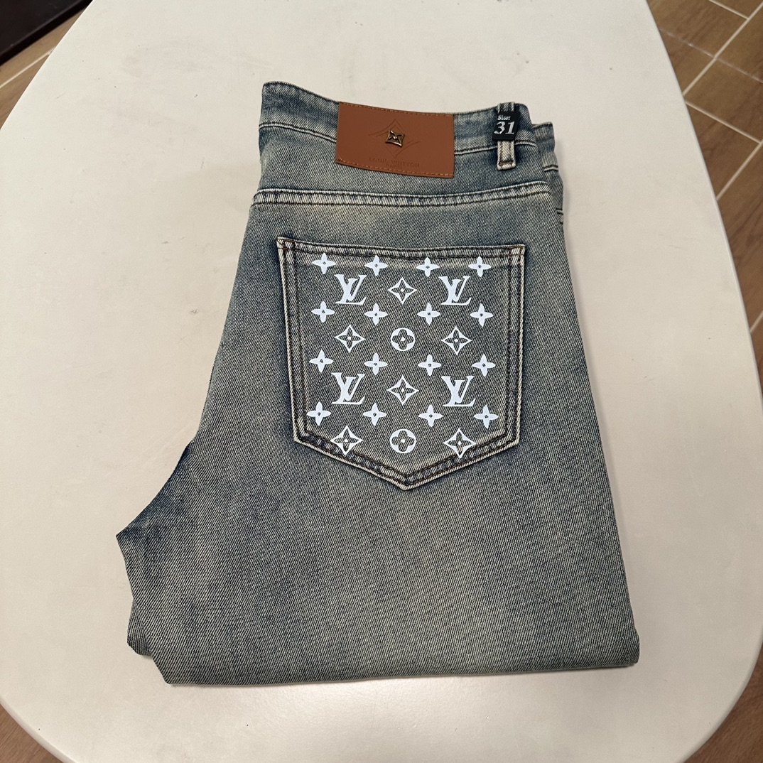 NO:160093,LV Louis Vuitton 2025 spring and summer new model is available in stock, original single hot jeans super customized model, original hardware, super heavy industry technology, excellent version, impeccable details!  The style is not picky, it is very high-end, and the good products are not waiting for everyone. Take a look at it and start quickly. Size 29-40, louis vuitton, louis vuitton, jeans, alexander wang19860909LV 路易威登 2025春夏新款现货上市,原单爆款牛仔裤超级定制款,原版五金,超级重工工艺,版型超赞细节做工无可挑剔！款式不挑人,特别高档,好货不等人,看中赶紧下手,尺码29-40,,louis vuitton,louis vuitton,jeans,alexander wang,Men's clothing