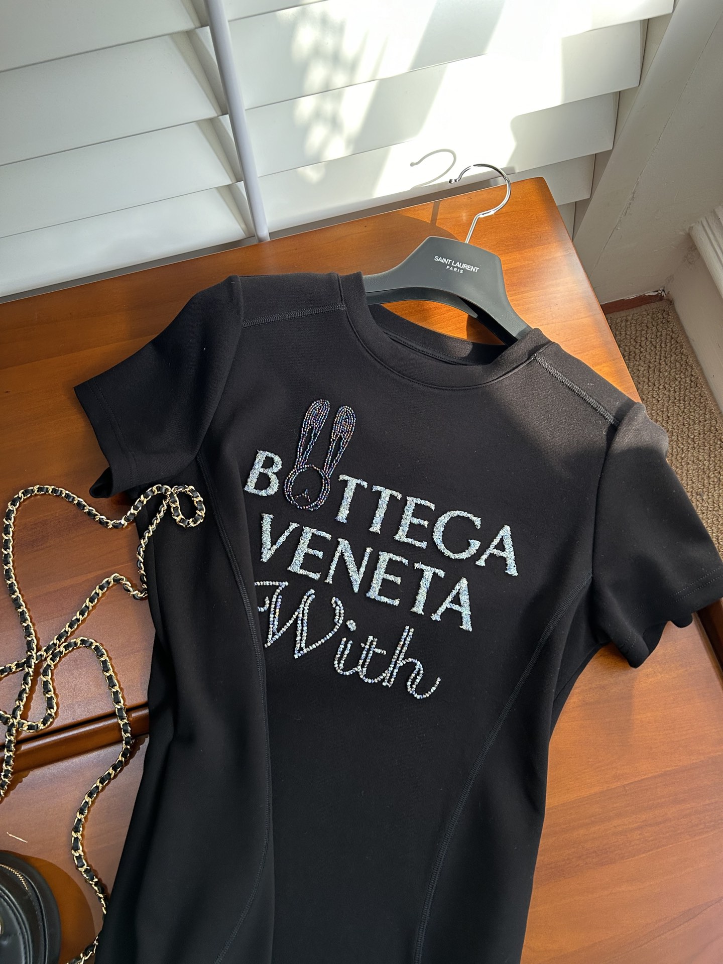 BV Dress: Comfortable and Stylish Female Suit with Unique Design - 图片 3