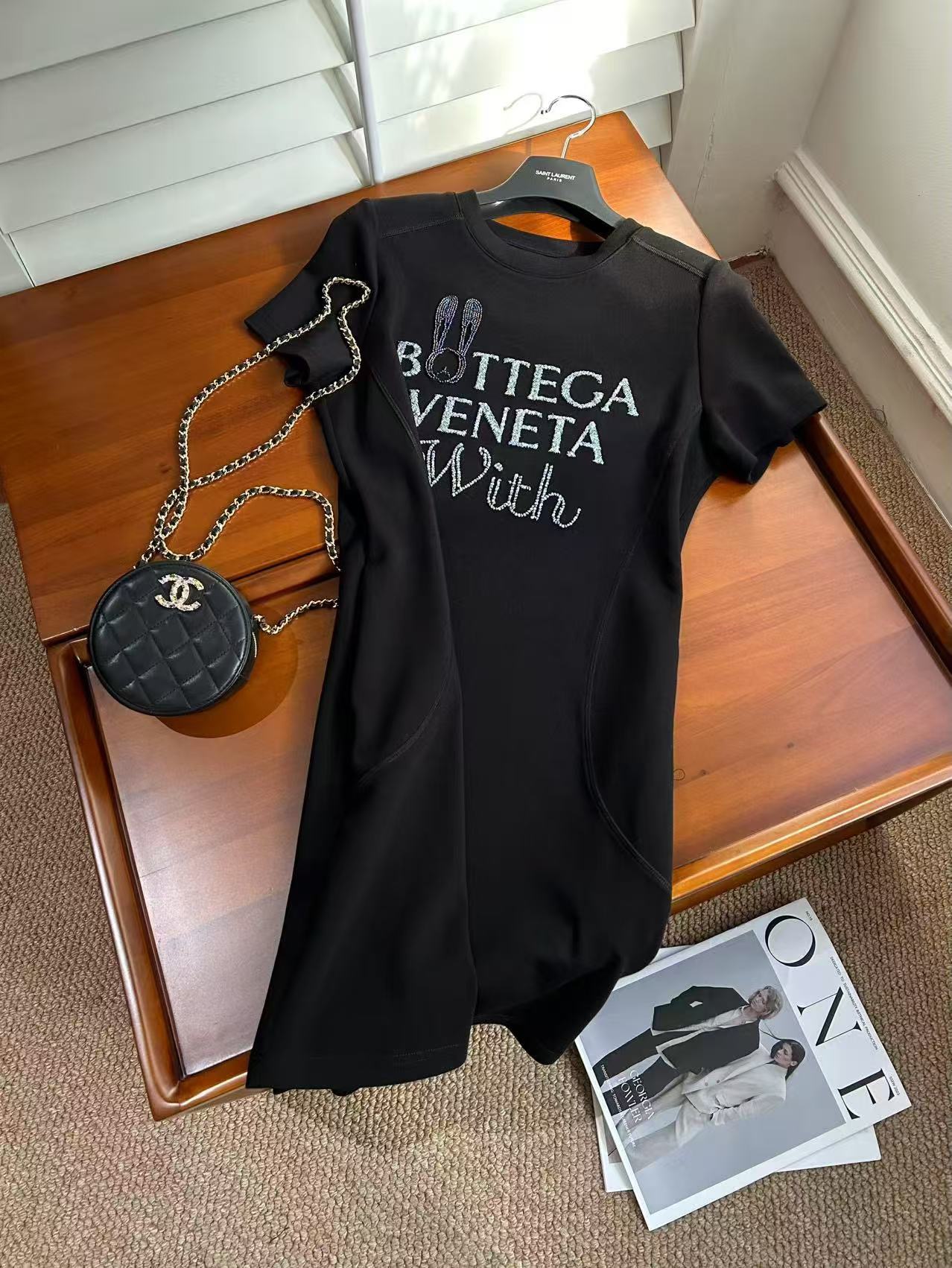 BV Dress: Comfortable and Stylish Female Suit with Unique Design - 图片 1