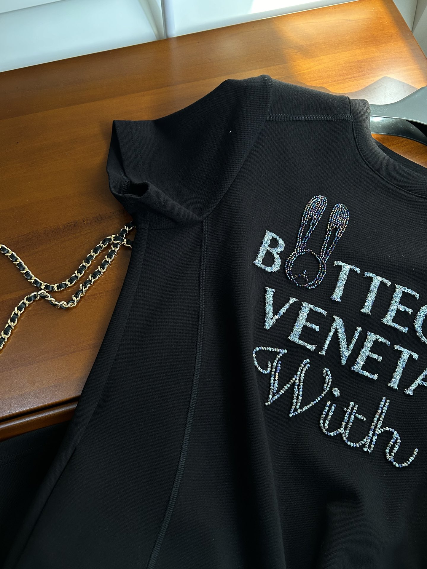 BV Dress: Comfortable and Stylish Female Suit with Unique Design - 图片 4