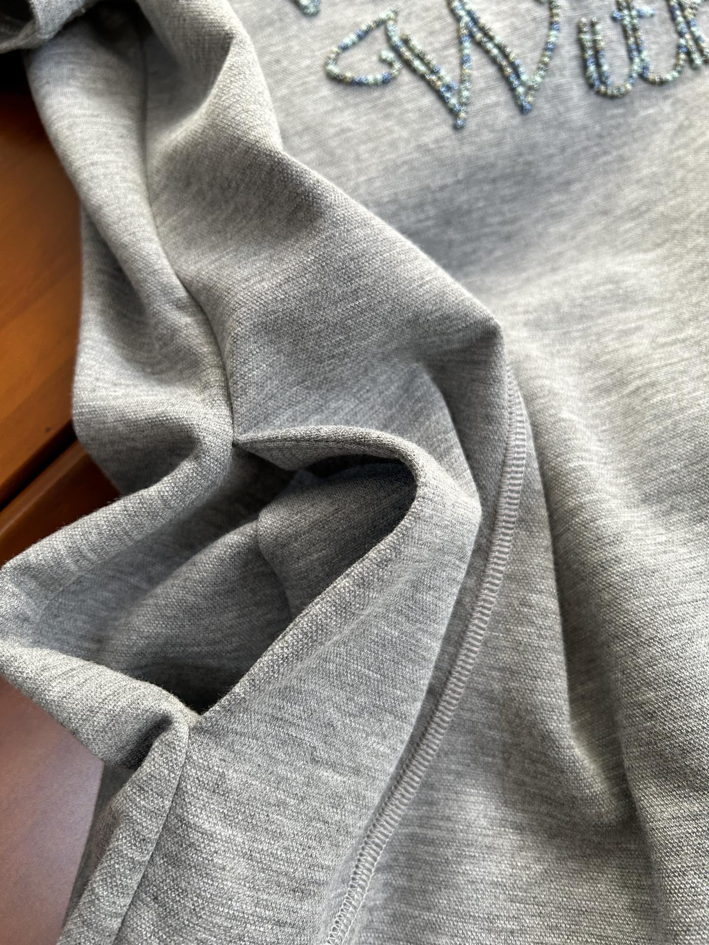 BV Dress: Comfortable One-Size-Fits-All Suit with Elegant Design - 图片 4
