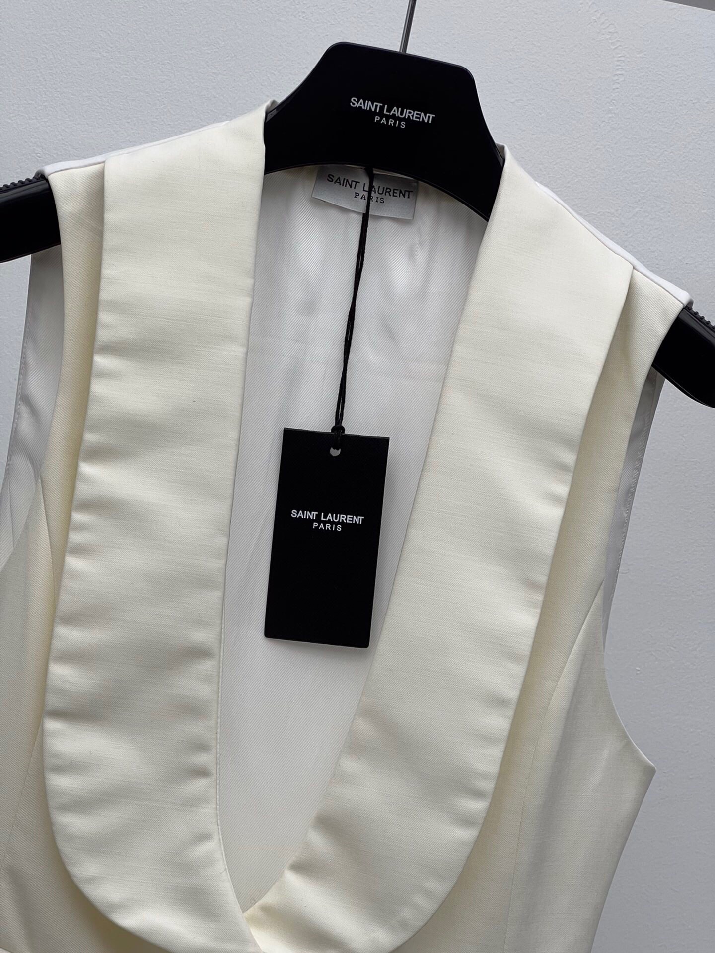 High-Quality Wool U-Collar Vest Suit by Saint Laurent with Adjustable Belt - 图片 2