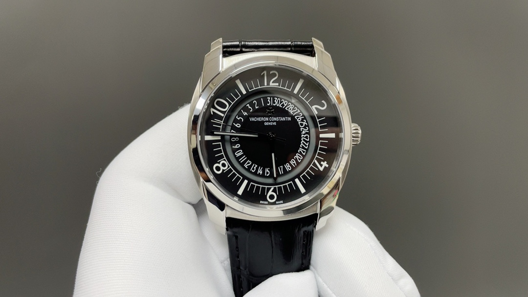 【GR Factory】 🌐市场最高版本 江诗.丹顿：奎德利4500S/000A-B364系列经典复刻版！ 
1：功能日期显示(为表盘中间(三角🔺指示标显示)而官网一致，机芯搭载9015改5100/1让表更显纤薄，频率为每小时振动28,800次数！                                     2：对表壳的四个角弧度进行改善，表盘颜色弧度更契合，12个刻度打磨更细腻，整体更贴近专柜！                                              3：搭配意大利牛皮➕原装扣，表径41mm。让手腕更贴合舒适！GR工厂出品的江诗.丹顿奎德利系列融汇了江诗.丹顿最独特的DNA，是江诗丹顿极致优雅的象征，充分体现了高级制表业最纯粹的传统！适合各种商务场合，简敛精致不失优雅！GR精品复刻，敬请品鉴！欢迎转载！你值得拥有🌐