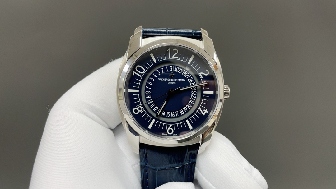 【GR Factory】 🌐市场最高版本 江诗.丹顿：奎德利4500S/000A-B364系列经典复刻版！ 
1：功能日期显示(为表盘中间(三角🔺指示标显示)而官网一致，机芯搭载9015改5100/1让表更显纤薄，频率为每小时振动28,800次数！                                     2：对表壳的四个角弧度进行改善，表盘颜色弧度更契合，12个刻度打磨更细腻，整体更贴近专柜！                                              3：搭配意大利牛皮➕原装扣，表径41mm。让手腕更贴合舒适！GR工厂出品的江诗.丹顿奎德利系列融汇了江诗.丹顿最独特的DNA，是江诗丹顿极致优雅的象征，充分体现了高级制表业最纯粹的传统！适合各种商务场合，简敛精致不失优雅！GR精品复刻，敬请品鉴！欢迎转载！你值得拥有🌐