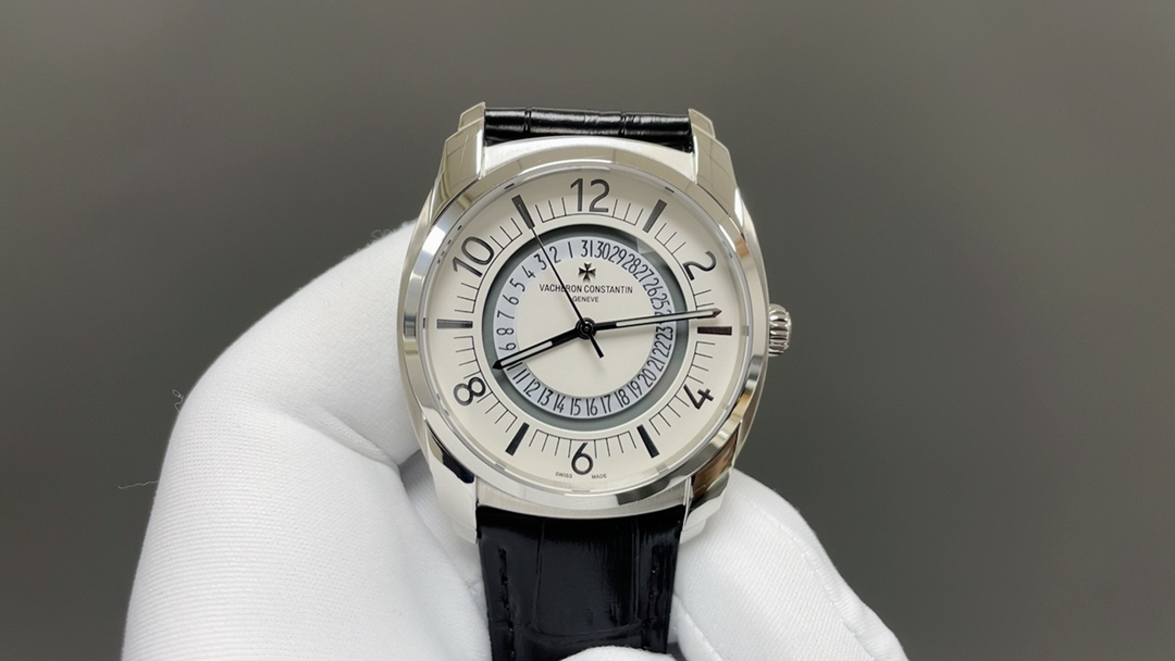 【GR Factory】 🌐市场最高版本 江诗.丹顿:奎德利4500S/000A-B364系列经典复刻版! 1:功能日期显示(为表盘中间(三角🔺指示标显示)而官网一致,机芯搭载9015改5100/1让表更显纤薄,频率为每小时振动28,800次数! 2:对表壳的四个角弧度进行改善,表盘颜色弧度更契合,12个刻度打磨更细腻,整体更贴近专柜! 3:搭配意大利牛皮➕原装扣,表径41mm.让手腕更贴合舒适!GR工厂出品的江诗.丹顿奎德利系列融汇了江诗.丹顿最独特的DNA,是江诗丹顿极致优雅的象征,充分体现了高级制表业最纯粹的传统!适合各种商务场合,简敛精致不失优雅!GR精品复刻,敬请品鉴!欢迎转载!你值得拥有🌐