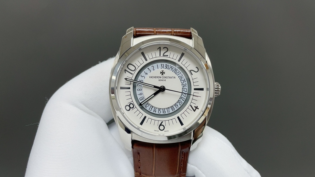 NO:392959,【GR Factory】The highest version of the market is the classic replica version of Janice Danton Quaidley 4500S/000A-B364 series!  1 Function date display (for the middle of the dial (triangle indicator display) and the official website is consistent. The movement is equipped with a modification/1 to make the watch look thinner, the frequency is 28 times per hour! 2 Improve the four angle curves of the case, the dial color curve is more in line with the 12 scales, and the overall closer to the counter! 3 Paired with original Italian cowhide buckle, the watch diameter is 41mm, making the wrist more comfortable! The GR factory produced the Denton Quailey series combines the most unique DNA of the Denton. Denton is a symbol of Vacheron Constantin's ultimate elegance, fully reflecting the purest tradition of the high-end watchmaking industry! Suitable for all kinds of business occasions, simple, refined and elegant! GR fine reproduction, please enjoy it! Welcome to reprint! You deserve it, vacheron, cowhide19860909【GR Factory】 市场最高版本 江诗.丹顿奎德利4500S/000A-B364系列经典复刻版！ 1功能日期显示(为表盘中间(三角指示标显示)而官网一致,机芯搭载改/1让表更显纤薄,频率为每小时振动28,次数！ 2对表壳的四个角弧度进行改善,表盘颜色弧度更契合,12个刻度打磨更细腻,整体更贴近专柜！ 3搭配意大利牛皮原装扣,表径41mm.让手腕更贴合舒适！GR工厂出品的江诗.丹顿奎德利系列融汇了江诗.丹顿最独特的DNA,是江诗丹顿极致优雅的象征,充分体现了高级制表业最纯粹的传统！适合各种商务场合,简敛精致不失优雅！GR精品复刻,敬请品鉴！欢迎转载！你值得拥有,,vacheron,cowhide,Watch