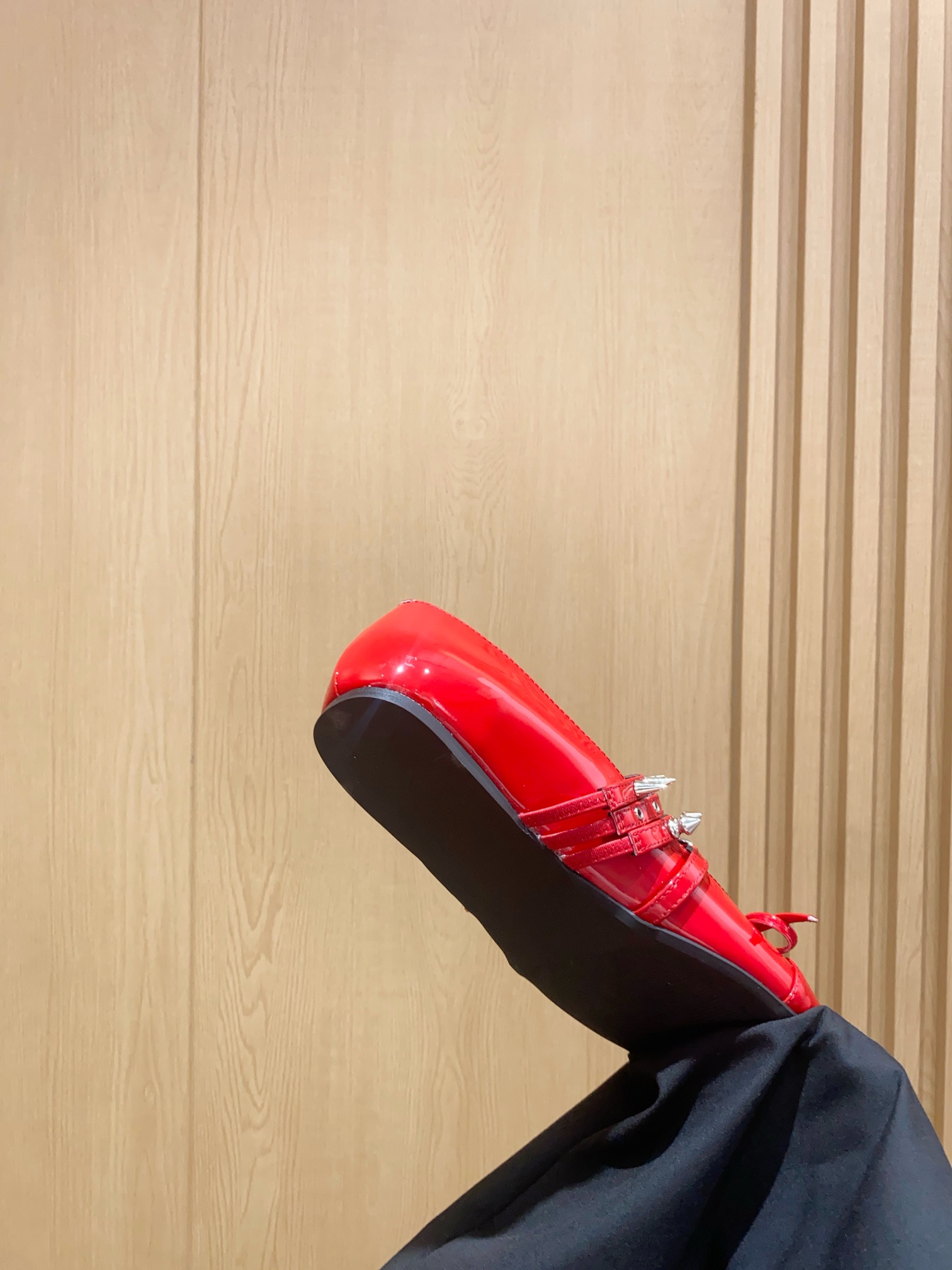 Stylish Ballerina Spring Outfit in Abra, Spain: Sweet and Punk Style with Custom Shoes - 图片 9