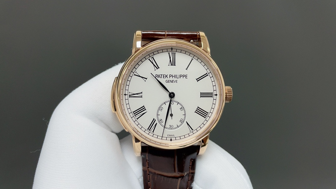 NO:392963,TW Factory Patek Philippe PP Super Complex Function Timepiece Series - Watches!  Strong recommendation!  [Details are upgraded as follows] Size 40mm, thickness 11.05mm ① Authentic mold opening and grinding of the case makes it better, symmetrical and harmonious overall, restoring the unique warm texture of the authentic product. ② Scale and pointer are processed with the latest precious metal electroplating process, and the effect is to a higher level. ③ Sapphire watch mirror, the style is consistent with the authentic product, the effect is transparent and the time is clear. It uses a customized version of Cal.R 27 PS automatic movement - thinner, more stable, and more similar. [Watch strap] Classic Italian calf leather strap, with clear texture and excellent texture. The needle buckle is polished neatly and bright, and the general-purpose original pressure-free. Two and a half needles TW Factory carefully carved and carefully made!  Extreme elegance, classic eternity, low-key and perfection, handsome in the watch, patek philippe, cowhide19860909TW Factory 百达翡丽 PP 超级复杂功能时计系列——腕表！强势推荐！【细节升级如下】尺寸40毫米,厚度11.05毫米 ①正品开模,表壳打磨,使之整体更佳匀称协调,还原正品独特的温润质感. ②刻度和指针,采用最新的贵金属电镀工艺处理,效果更上一层楼. ③蓝宝表镜,版型与正品一致,效果通透,辨时清晰. 采用定制版Cal.R 27 PS自动机芯——更薄,更稳,更像.【表带】 经典意大利小牛皮表带,纹路清晰,质感上乘.针式表扣打磨齐整光亮,通用原装无压力.两针半 TW Factory精心雕琢 用心之作！极致优雅,经典永恒,低调完美,表中之帅,,patek philippe,cowhide,Watch