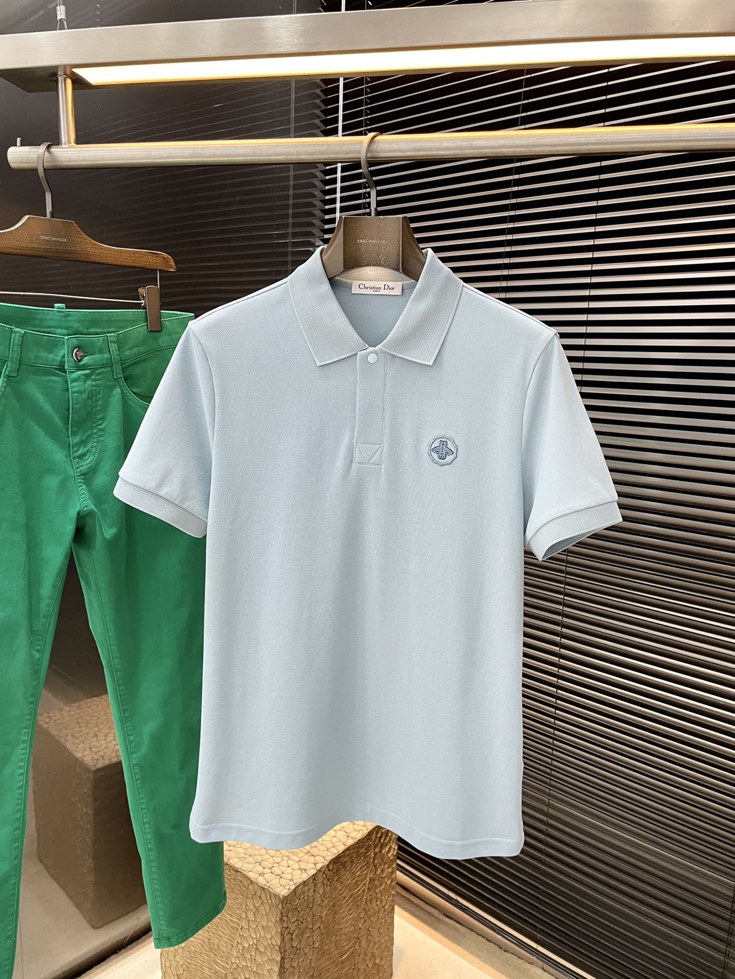 NO:146895,Dior- (Dior) has the latest POLO short-sleeved sleeves in spring and summer, using the latest spandex fabric, which is resistant to washing and not easy to fade, has a soft feel and soft and comfortable composition. Classic design style, special customization, simple cutting and splicing, reflecting the extraordinary craftsmanship of workers, full of high-end and fashionable feeling!  The style is quite good and casual and versatile. Size M-3XL, dior, dior, T-shirt, alexander wang19860909Dior-（迪奥）年春夏最新款POLO短袖,采用最新氨纶面料,耐水洗不易掉色,手感柔软、成分柔软舒适 经典设计风格 特殊定制 简单的裁剪方式拼接,体现出工人不凡的工艺,高端时尚感十足！版型相当赞休闲百搭款.尺码M-3XL,,dior,dior,T-shirt,alexander wang,Men's clothing