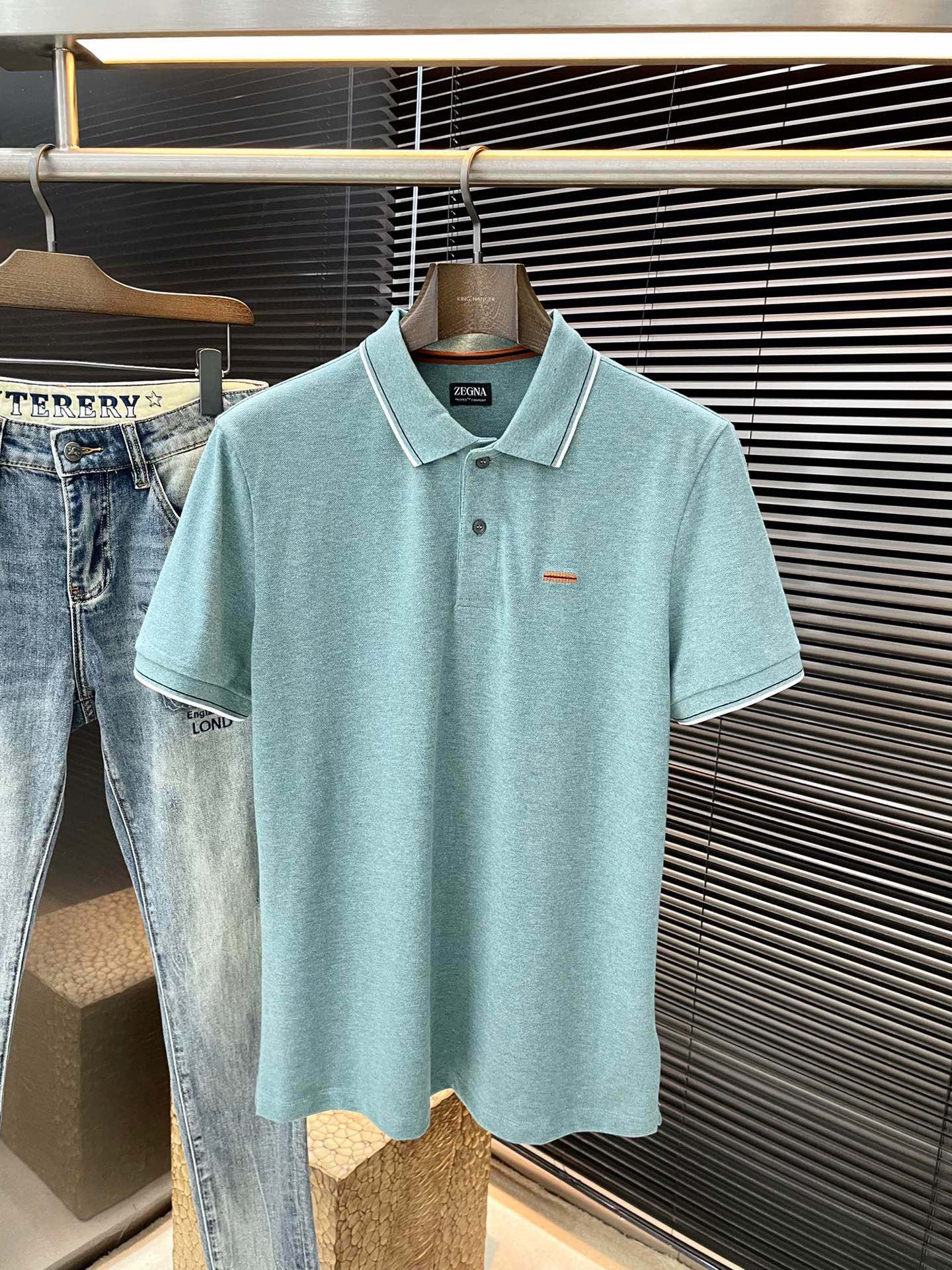 NO:146907,P Z Zegna- (Jegna) has the latest POLO short-sleeved sleeves in spring and summer. It uses the latest cotton fabric, which is resistant to washing and not easy to fade. It has soft touch and soft and comfortable ingredients. Classic design style. Special customization. Simple cutting and splicing reflects the extraordinary craftsmanship of workers and is full of high-end fashion!  The style is quite good and casual and versatile. Size M-3XL, zegna, T-shirt, alexander wang19860909P  Z Zegna-（杰尼亚）年春夏最新款POLO短袖,采用最新全棉面料,耐水洗不易掉色,手感柔软、成分柔软舒适 经典设计风格 特殊定制 简单的裁剪方式拼接,体现出工人不凡的工艺,高端时尚感十足！版型相当赞休闲百搭款.尺码M-3XL,,zegna,T-shirt,alexander wang,Men's clothing