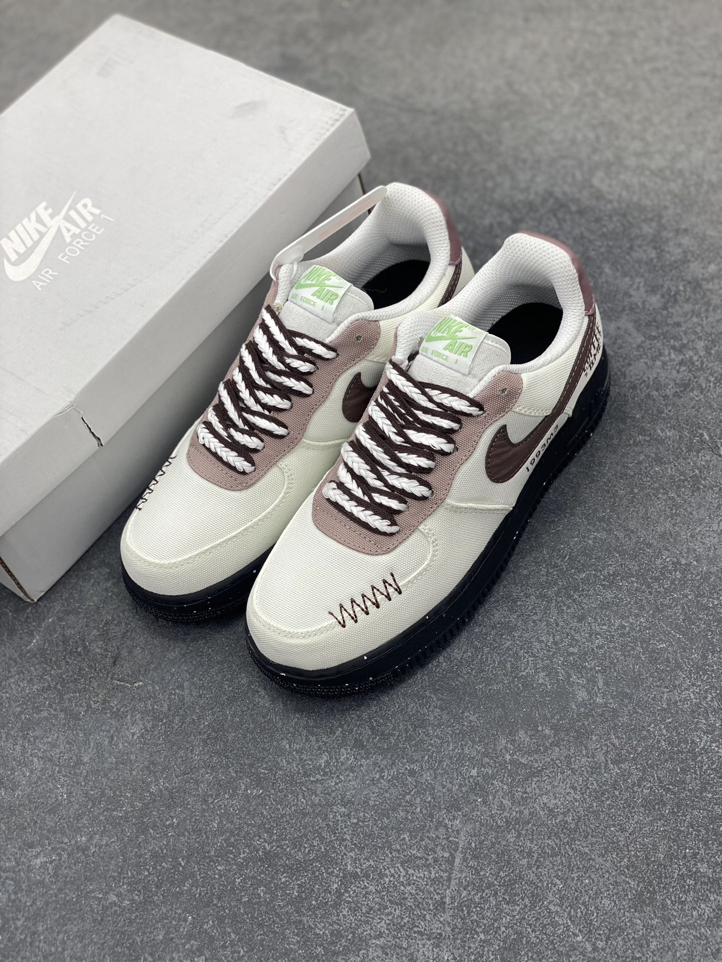 图片[8]-Nike Air Force 1 Low 空军一号低帮百搭休闲运动板鞋。柔软、弹性十足的缓震性能和出色的中底设计，横跨复古与现代的外型结合，造就出风靡全球三十多年的Force 1，直到今天还深受青睐。 货号：FJ3289-001 尺码：36 36.5 37.5 38 38.5 39 40 40.5 41 42 42.5 43 44 44.5 45-选品中心