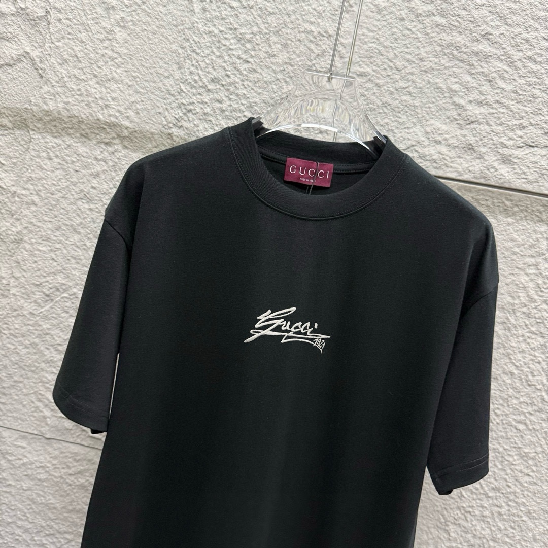 Gu *Gucci* 2025 primavera-verano nuevo estilo, camiseta de manga corta con bordado de doble G en el pecho, tejido perso…