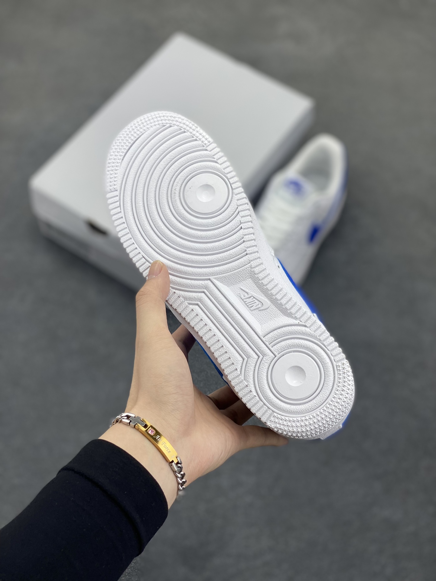 图片[5]-福利特价 Nike Air Force 1 Low 荔枝纹白蓝 空军一号低帮运动休闲板鞋 原楦头原纸板 打造纯正空军版型#专注外贸渠道 全掌内置蜂窝气垫 #原盒配件 原厂中底钢印、拉帮完美 货号：DM2845-100 尺码：36 36.5 37.5 38 38.5 39 40 40.5 41 42 42.5 43 44 44.5 45-选品中心