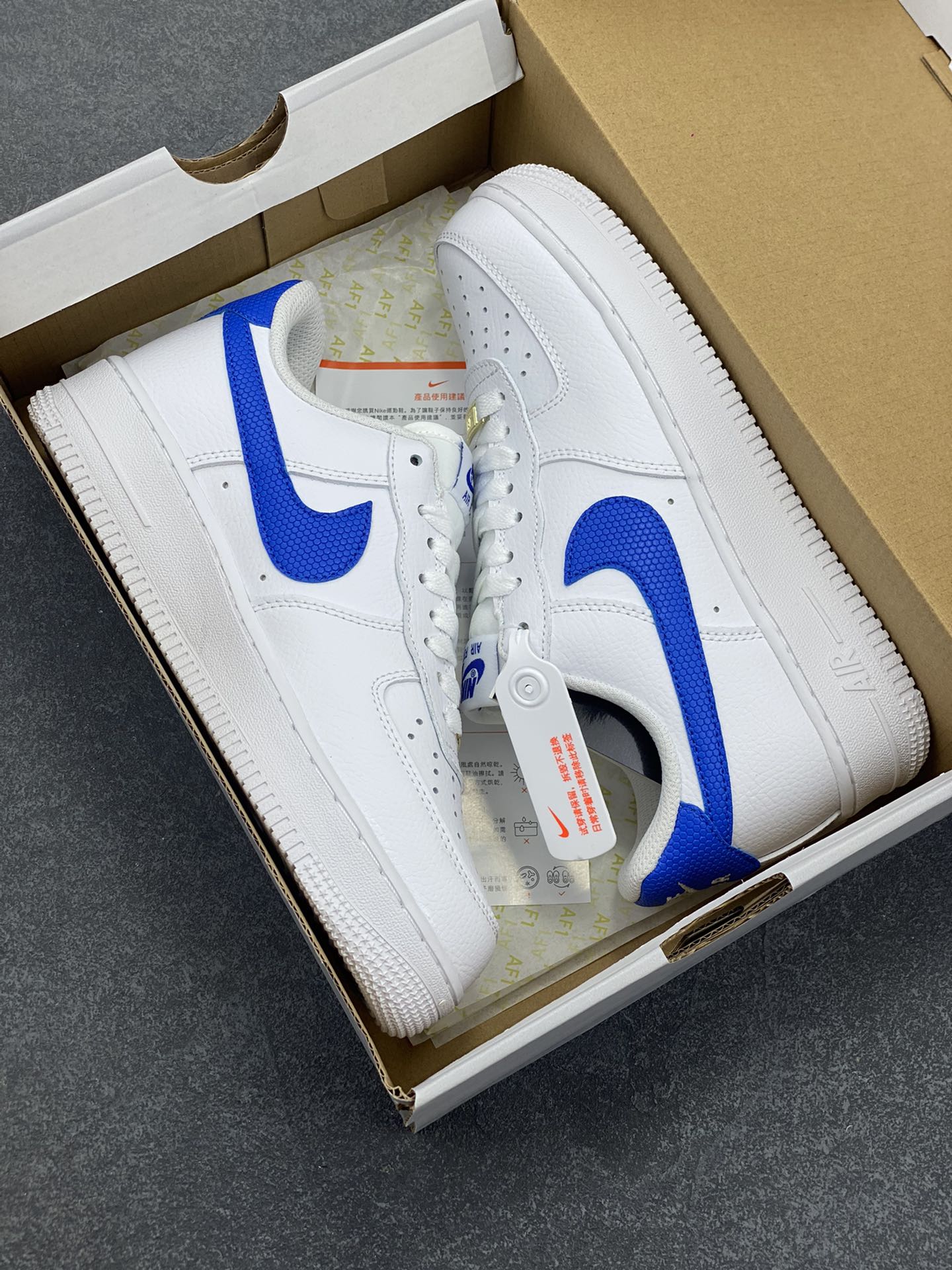 图片[9]-福利特价 Nike Air Force 1 Low 荔枝纹白蓝 空军一号低帮运动休闲板鞋 原楦头原纸板 打造纯正空军版型#专注外贸渠道 全掌内置蜂窝气垫 #原盒配件 原厂中底钢印、拉帮完美 货号：DM2845-100 尺码：36 36.5 37.5 38 38.5 39 40 40.5 41 42 42.5 43 44 44.5 45-选品中心