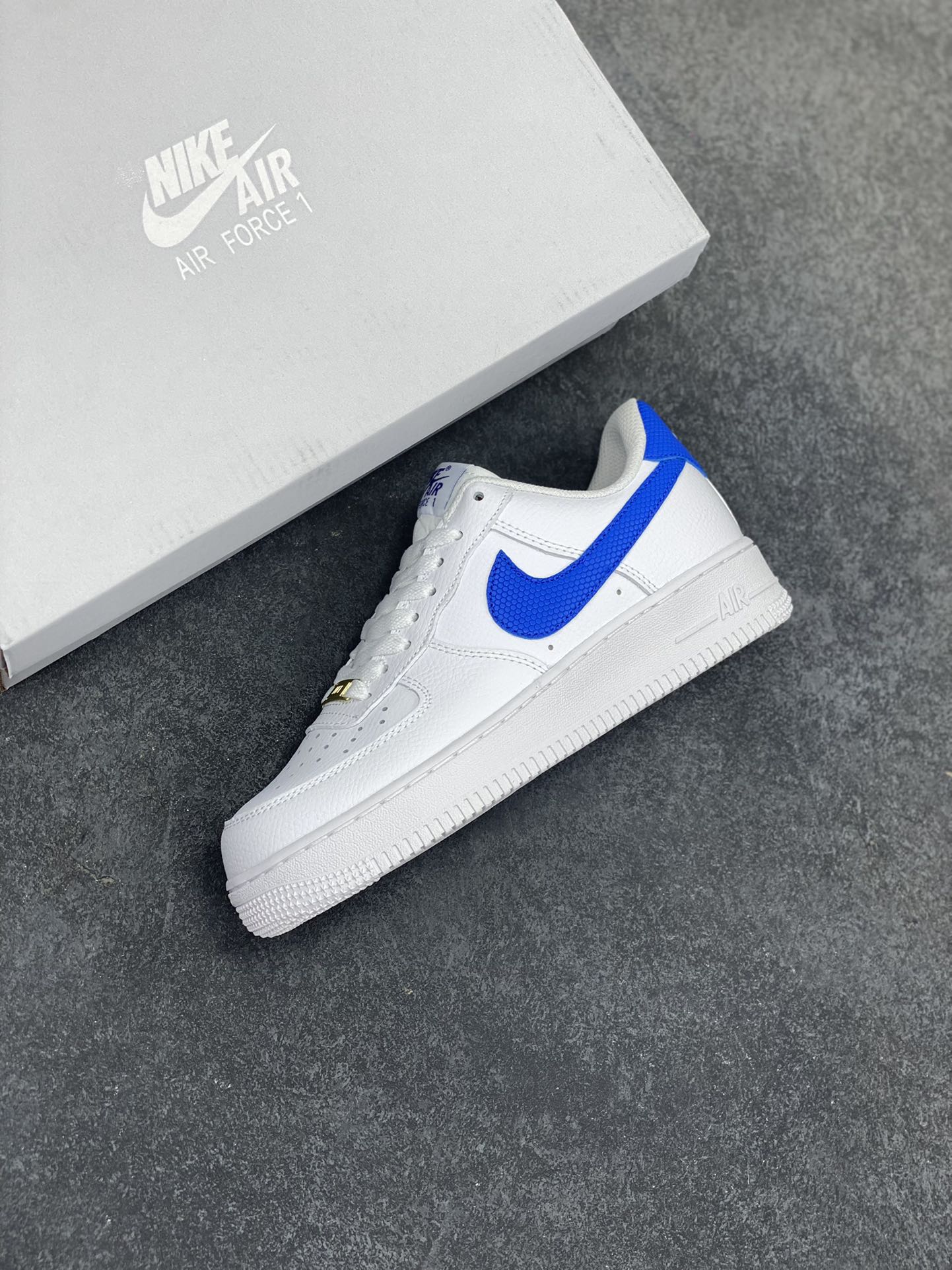 图片[7]-福利特价 Nike Air Force 1 Low 荔枝纹白蓝 空军一号低帮运动休闲板鞋 原楦头原纸板 打造纯正空军版型#专注外贸渠道 全掌内置蜂窝气垫 #原盒配件 原厂中底钢印、拉帮完美 货号：DM2845-100 尺码：36 36.5 37.5 38 38.5 39 40 40.5 41 42 42.5 43 44 44.5 45-选品中心