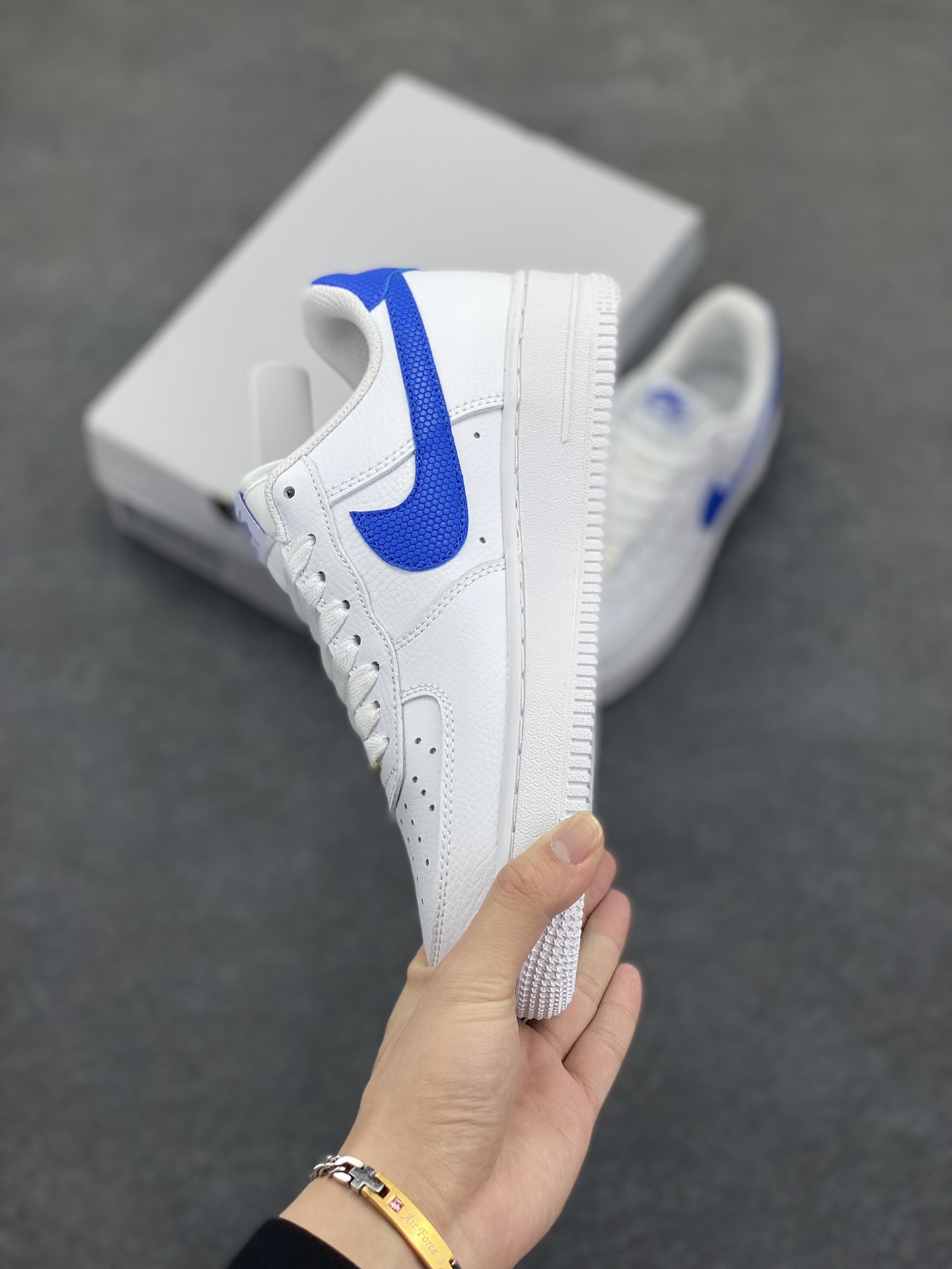 图片[3]-福利特价 Nike Air Force 1 Low 荔枝纹白蓝 空军一号低帮运动休闲板鞋 原楦头原纸板 打造纯正空军版型#专注外贸渠道 全掌内置蜂窝气垫 #原盒配件 原厂中底钢印、拉帮完美 货号：DM2845-100 尺码：36 36.5 37.5 38 38.5 39 40 40.5 41 42 42.5 43 44 44.5 45-选品中心