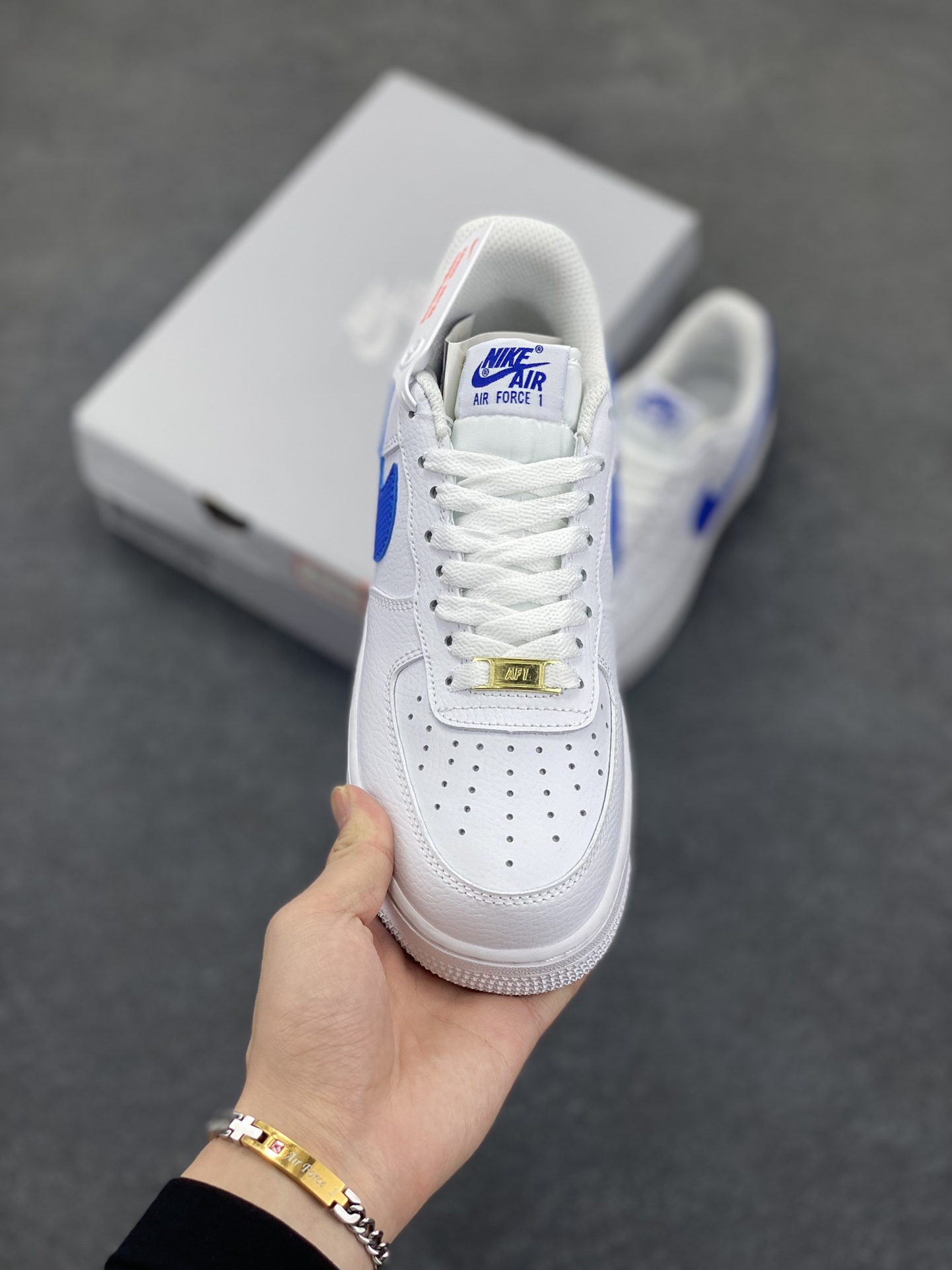 图片[2]-福利特价 Nike Air Force 1 Low 荔枝纹白蓝 空军一号低帮运动休闲板鞋 原楦头原纸板 打造纯正空军版型#专注外贸渠道 全掌内置蜂窝气垫 #原盒配件 原厂中底钢印、拉帮完美 货号：DM2845-100 尺码：36 36.5 37.5 38 38.5 39 40 40.5 41 42 42.5 43 44 44.5 45-选品中心