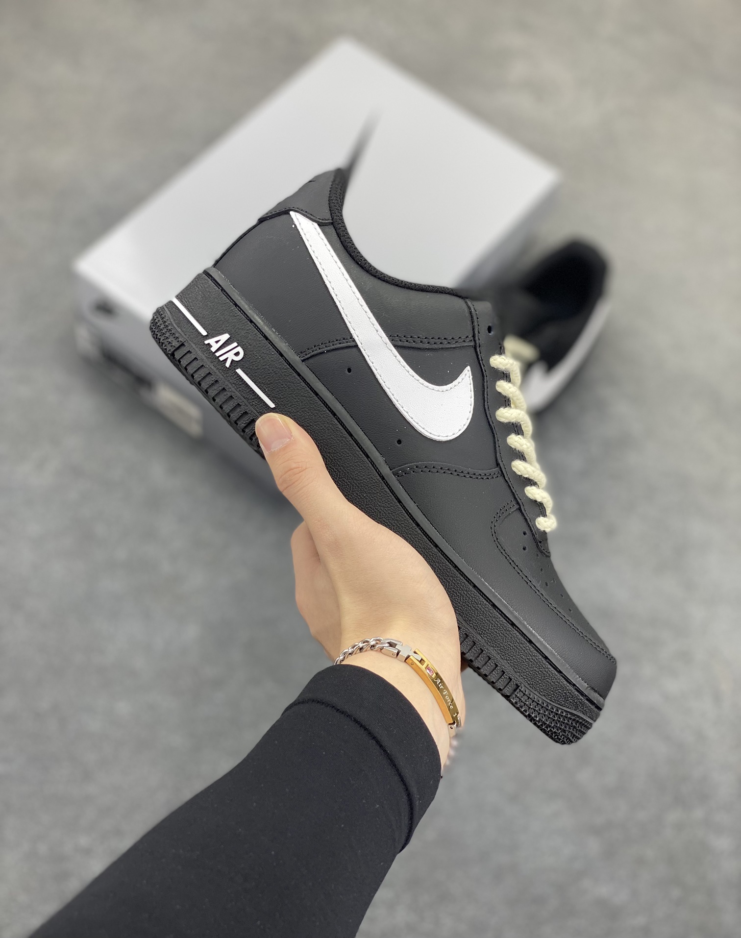 Nike Air Force 1 Low’07 黑白麻绳 空军一号低帮休闲板鞋 定制皮料 定制鞋盒 配件齐全 原楦原纸板 纯正空军版型 内置全掌气垫 货号：ZH0316-073 尺码：36 36.5 37.5 38 38.5 39 40 40.5 41 42 42.5 43 44 44.5 45-选品中心