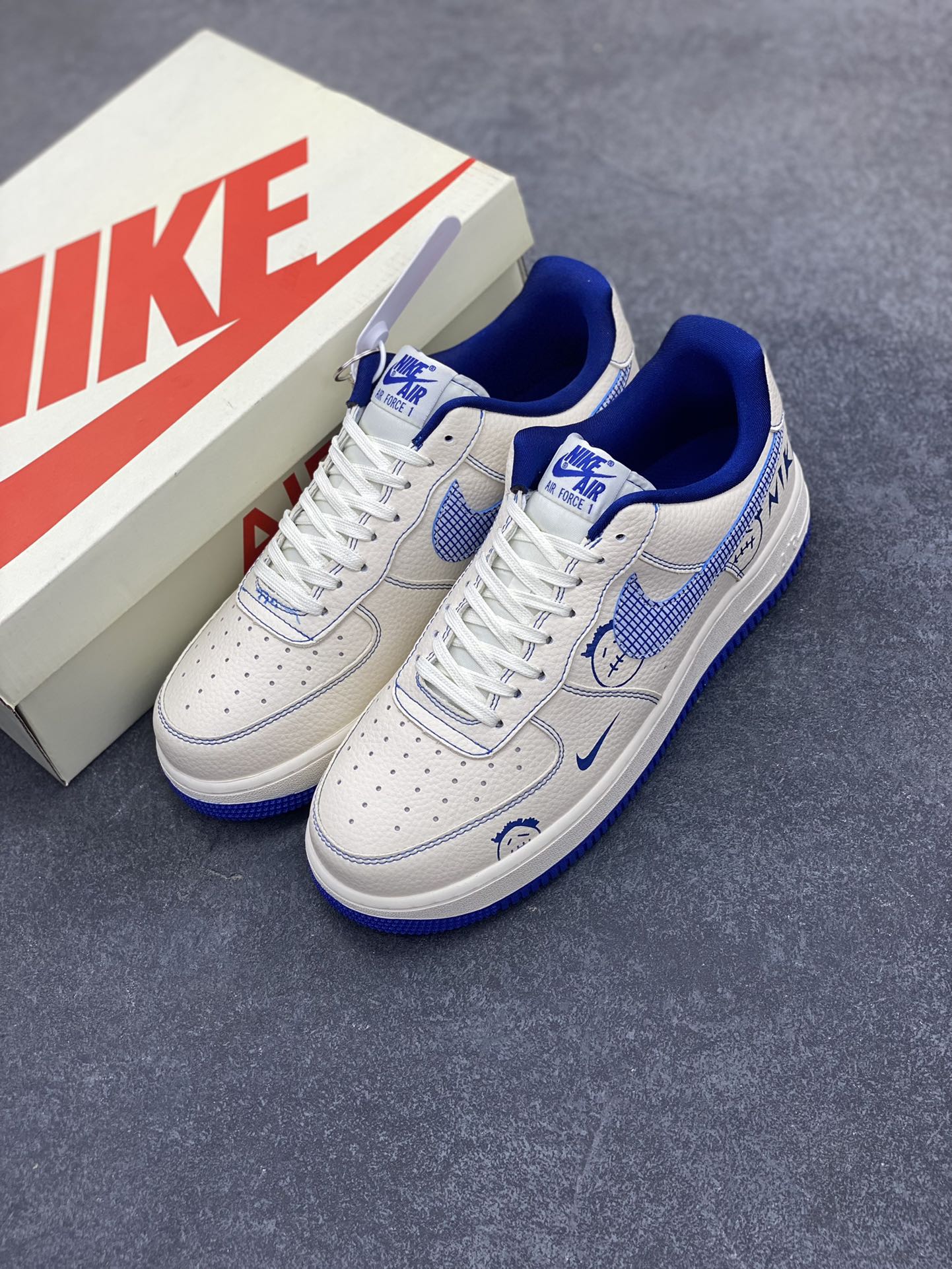 图片[8]-NIke Air Force 1 \’07 Low “NIKE联名——蓝线鬼脸”空军一号 低帮 运动鞋 休闲鞋 折边针车 工艺难度大 原楦头原纸板 原装鞋盒 定制五金配件 内置全掌气垫 原厂鞋底 货号：DF0188-053 尺码：36 36.5 37.5 38 38.5 39 40 40.5 41 42 42.5 43 44 44.5 45-选品中心