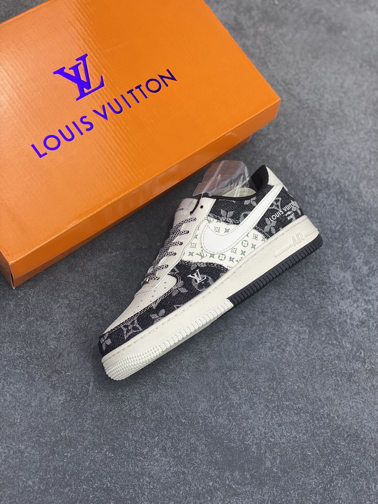 图片[7]-NIke Air Force 1 \’07 Low “LV联名——双拼印花牛仔”空军一号 低帮 运动鞋 休闲鞋 折边针车 工艺难度大 原楦头原纸板 原装鞋盒 定制五金配件 内置全掌气垫 原厂鞋底 货号：YX5066-317 尺码：36 36.5 37.5 38 38.5 39 40 40.5 41 42 42.5 43 44 44.5 45-选品中心