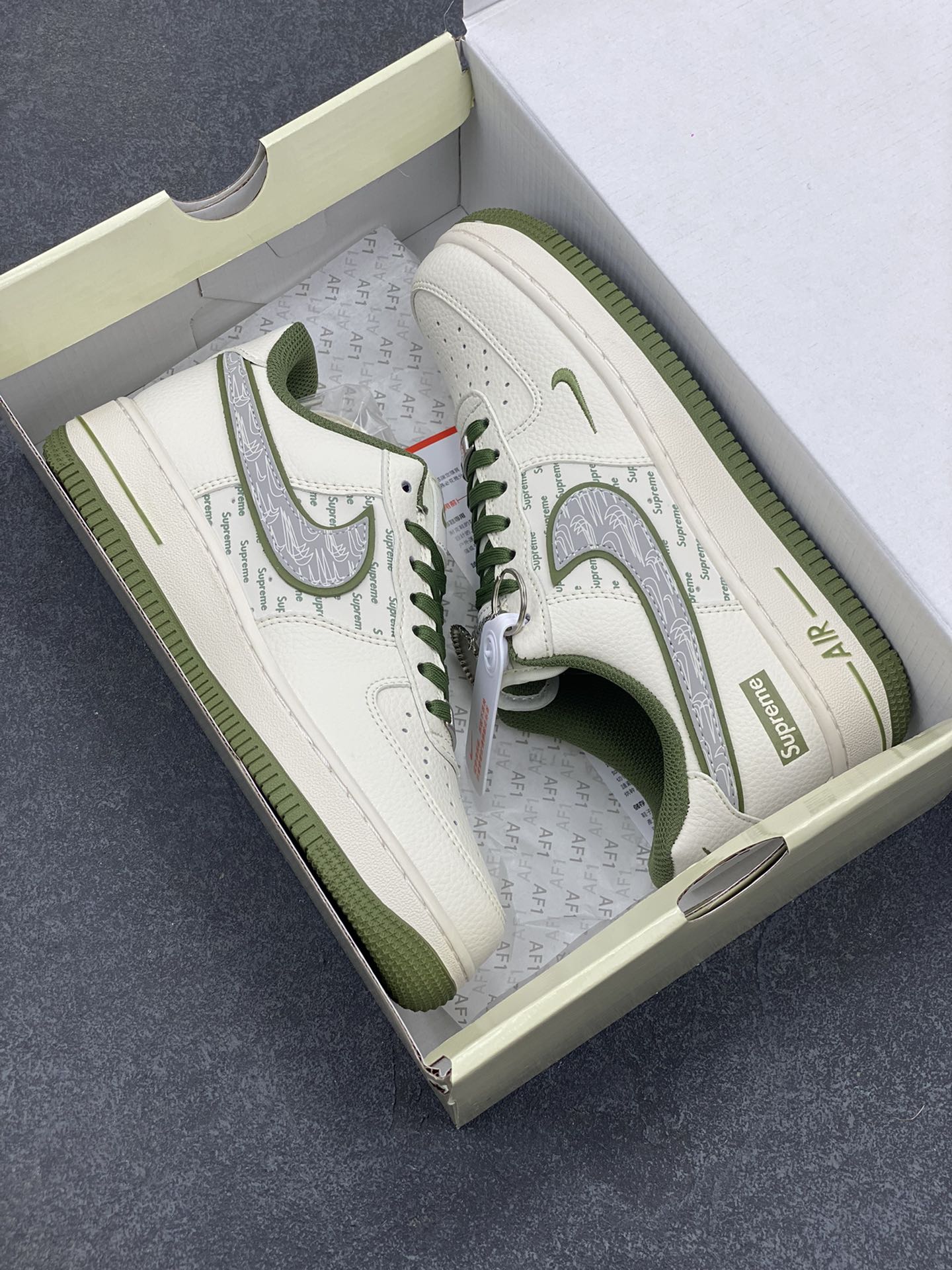 图片[9]-NIke Air Force 1 \’07 Low “Supreme联名——军绿多重勾”空军一号 低帮 运动鞋 休闲鞋 折边针车 工艺难度大 原楦头原纸板 原装鞋盒 定制五金配件 内置全掌气垫 原厂鞋底 货号：XX3168-148 尺码：36 36.5 37.5 38 38.5 39 40 40.5 41 42 42.5 43 44 44.5 45-选品中心