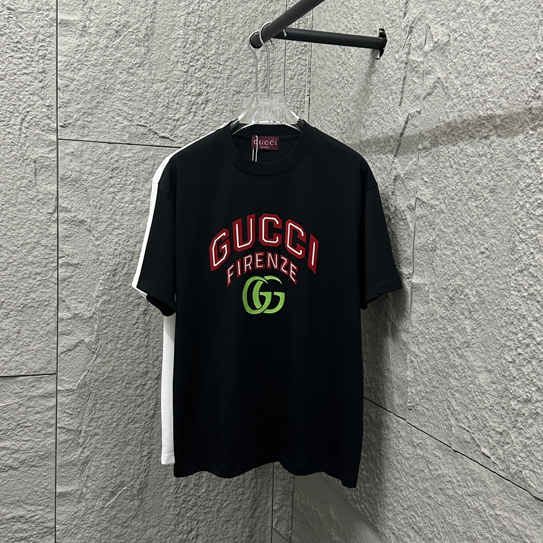Gu* Gucci* 2025 primavera-verano nuevo estilo, camiseta de manga corta con letras Gucci en el pecho y tecnología de flo…