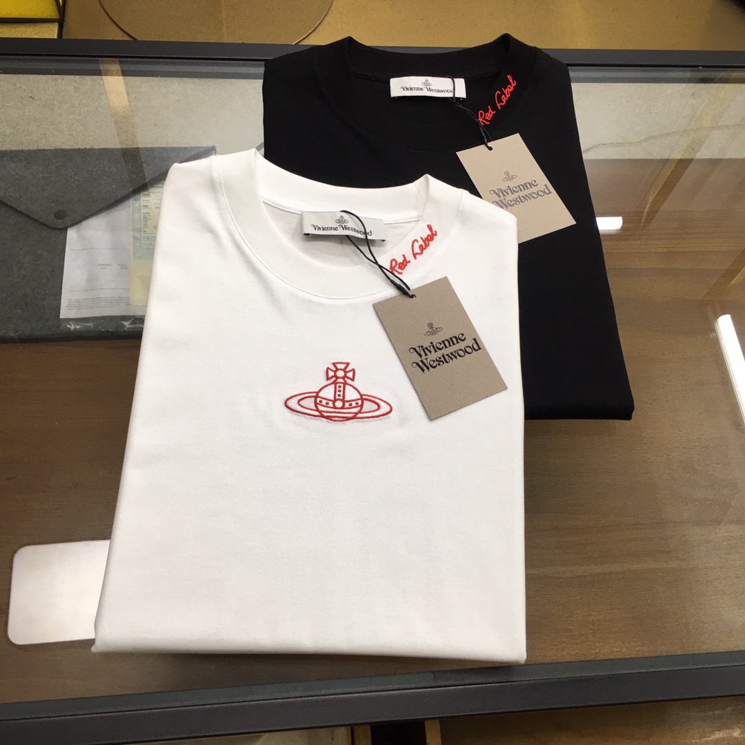 NO:147593,New product [Mrs. Xi Jinping...] (slightly wide in style) The latest short-sleeved round-neck T-shirt in the first counter in spring and summer, high-end customization, avant-garde and fashionable design!  Brand logo heavy craft design, high-end customized mercerated cloud cotton fabric, soft feel, comfortable to wear, exquisite counter-level car line, fine workmanship, invincible and handsome upper body effect!  A must-have item for handsome men!  The color is shown in the figure. Code number M-3XL, T-shirt,tees, t-shirt,alexander wang19860909新品【西太后...】（版型微阔） 春夏首发专柜最新款短袖圆领T恤 高端订制 设计前卫时尚！品牌logo重工艺设计 高端定制丝光云朵棉面料.手感柔软.穿着舒适.专柜级别精致车线.做工精细.上身效果无敌帅气！型男必备单品！ 颜色如图 码数M-3XL,,T-shirt,tees，t-shirt,alexander wang,Men's clothing