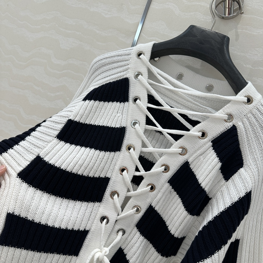 独家首发❤️原单品质，MissD 韩素希同款！条纹针织🧶灯笼袖上衣！气质铆钉圆领收腰版型百搭不挑人，后背