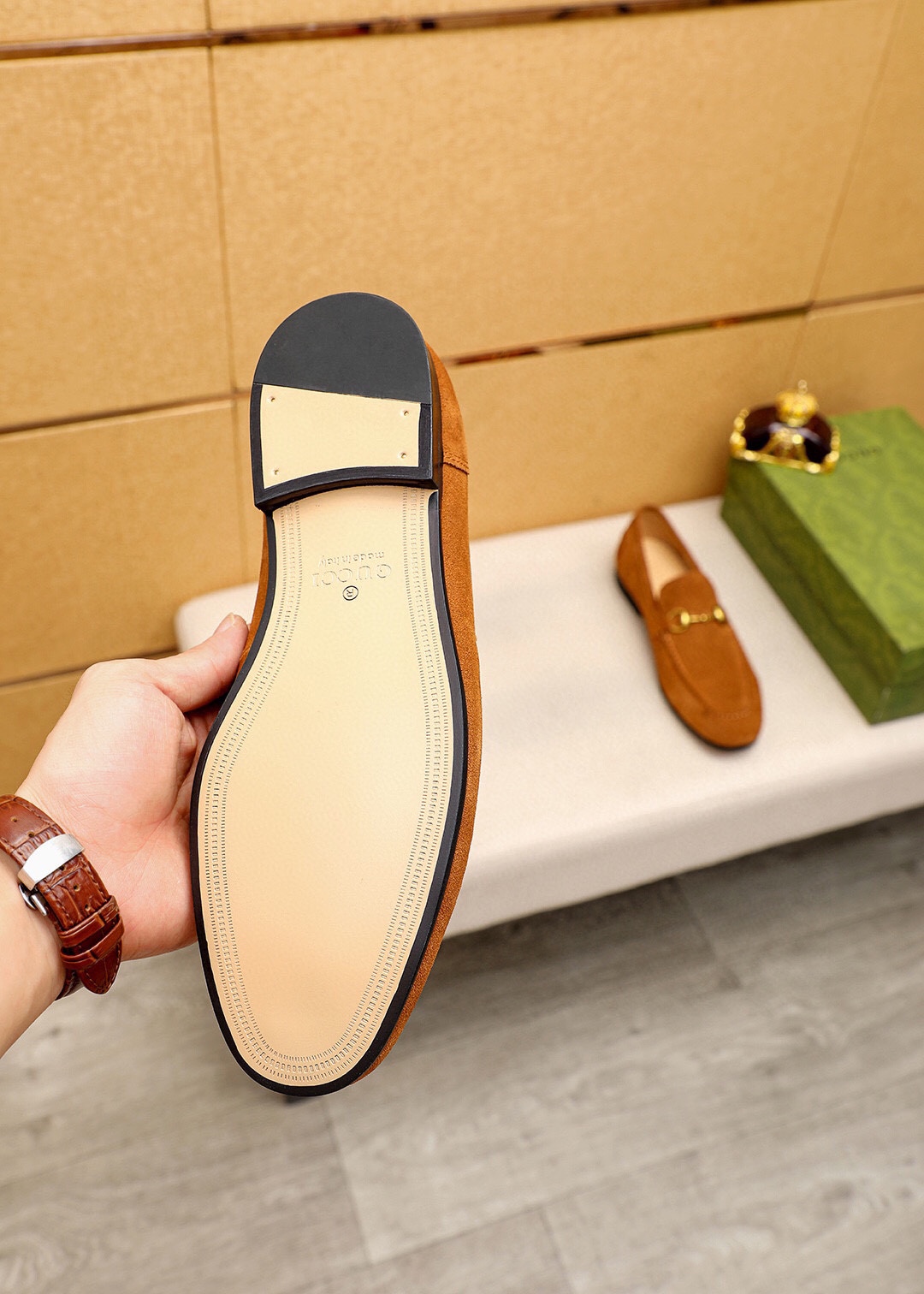 Gucci Leather Loafers with Horsebit Detail - Luxurious Style & Comfort 10 i1745638068 5324 8