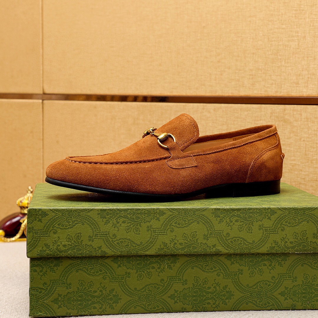 Gucci Leather Loafers with Horsebit Detail - Luxurious Style & Comfort 5 i1745638068 7471 3