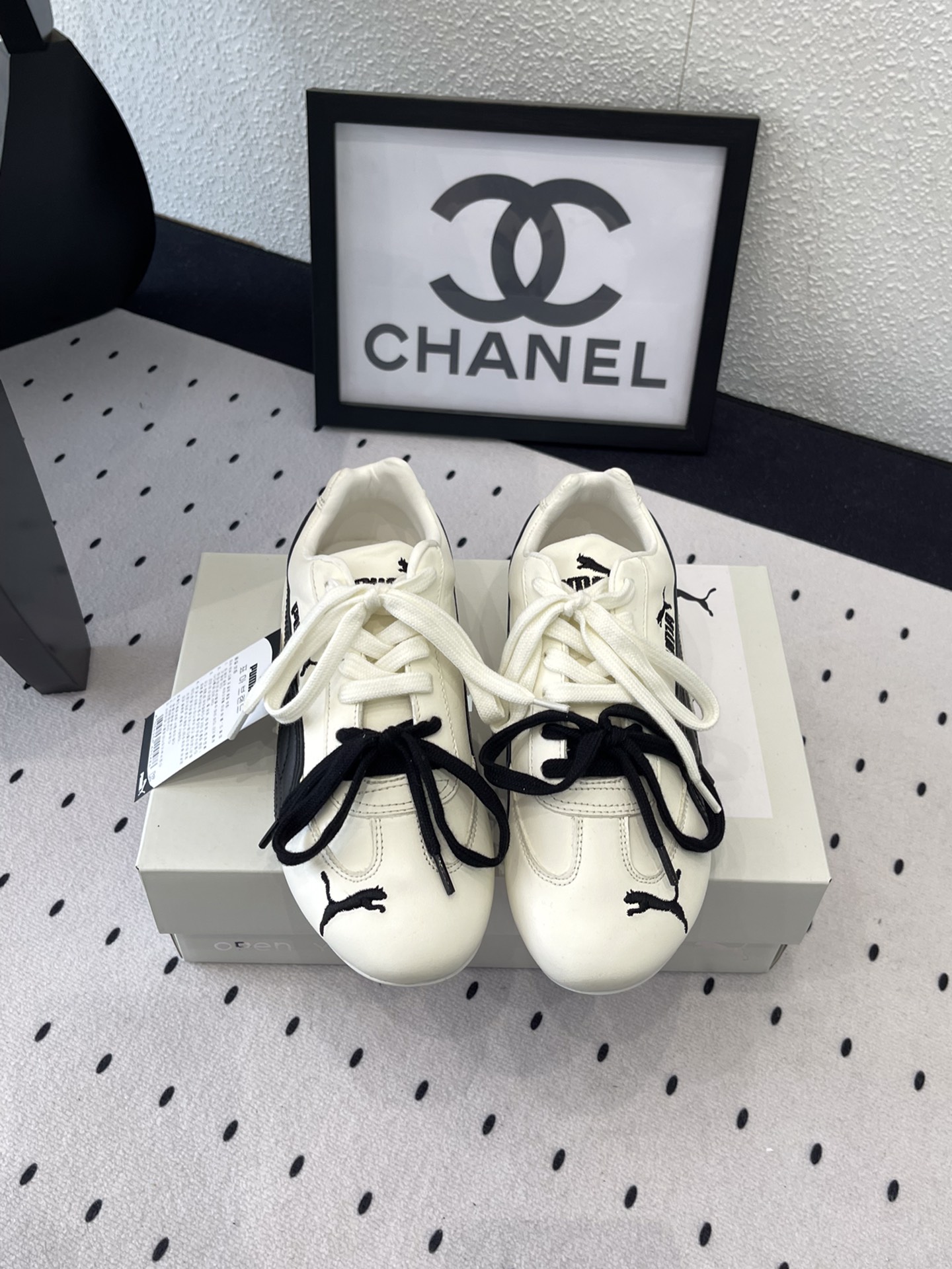 NO:241717,puma X openyy new co-branded sneakers white retro beige cherry blossom pink I really recommend it!  !  The sisters are really popular in retro style this year. Seeing this pumaxopenyy beige design, this retro feel. The overall shoe has a very texture and the overall shoe shape is very retro, and the design of the flip tongue is even more classic. It makes you feel more retro. The footwork effect is thinner. The sole is like the foot feeling of German training. Size35-40, casual shoes/sports shoes, sneakers19860909puma X openyy 新款联名运动鞋 白色 复古米色 樱花粉色 我真的好推荐啊！！姐妹们今年复古风真的好火的 看到这pumaxopenyy米色这设计这复古的感觉的 鞋子整体非常有质感整体的鞋型非常的复古,翻盖鞋舌的设计更是经典.让你一整个复古的感觉更加浓郁 上脚效果 鞋底比较薄像德训的脚感 Size35-40,休闲鞋/运动鞋,sneakers,Women's Shoes