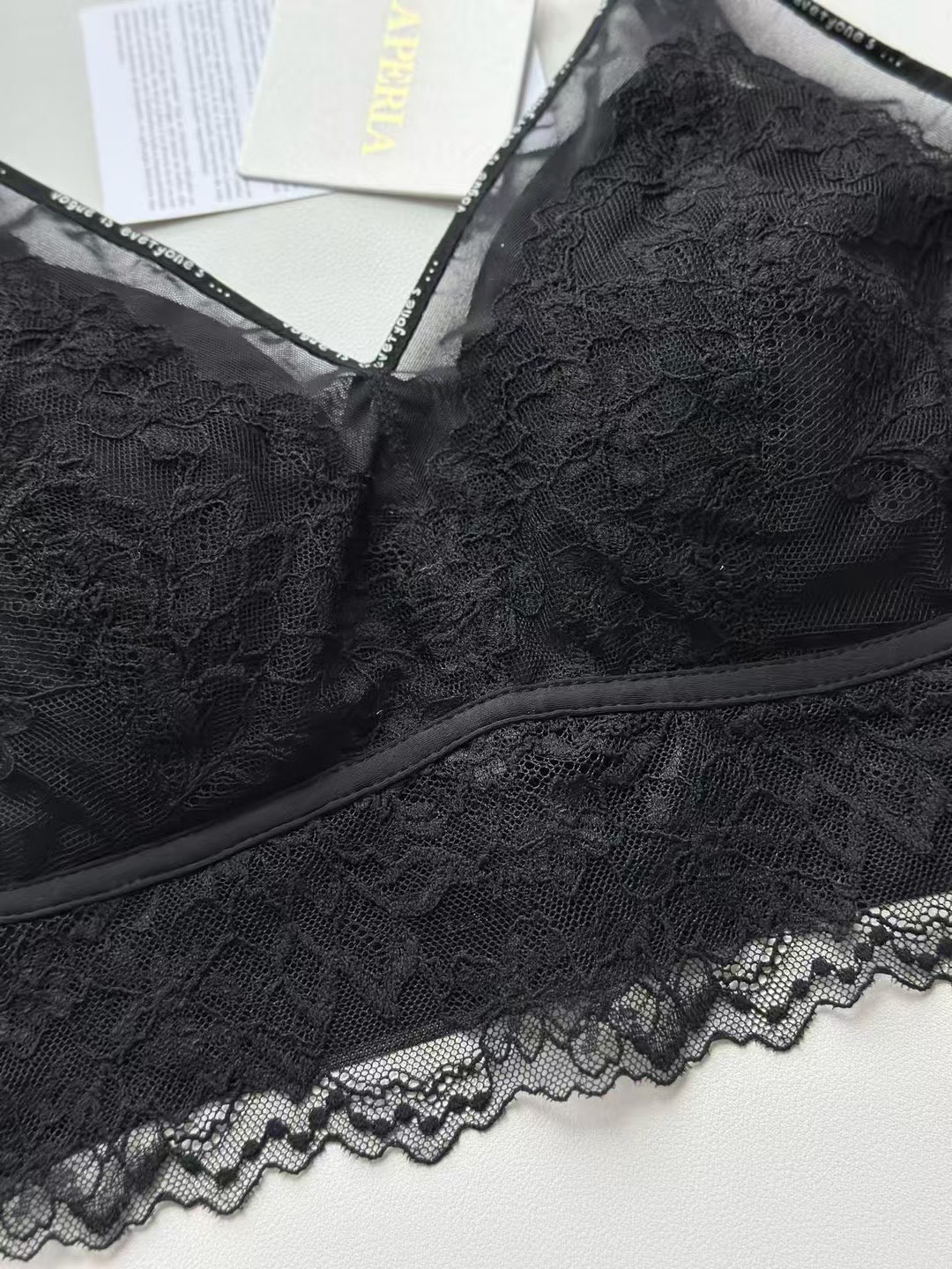 Laperla Lace Bralette Bra - Seamless Comfort & Light Support 6 i1745645186 384 4