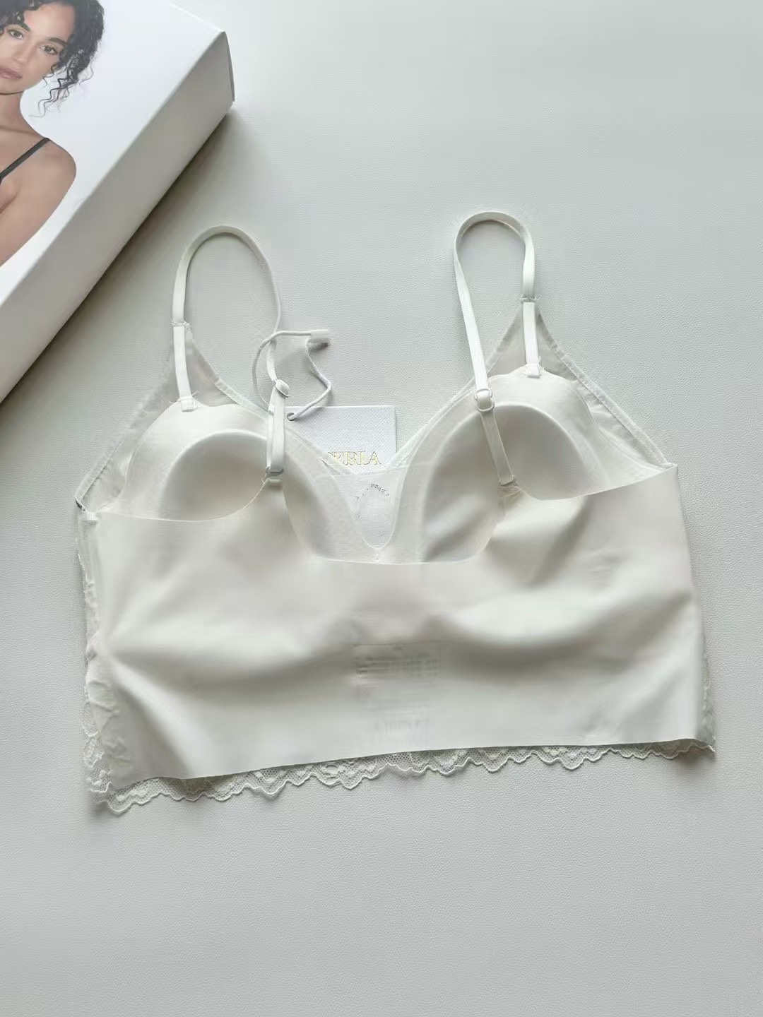 Laperla Lace Bralette Bra - Seamless Comfort & Light Support 5 i1745645186 5485 3
