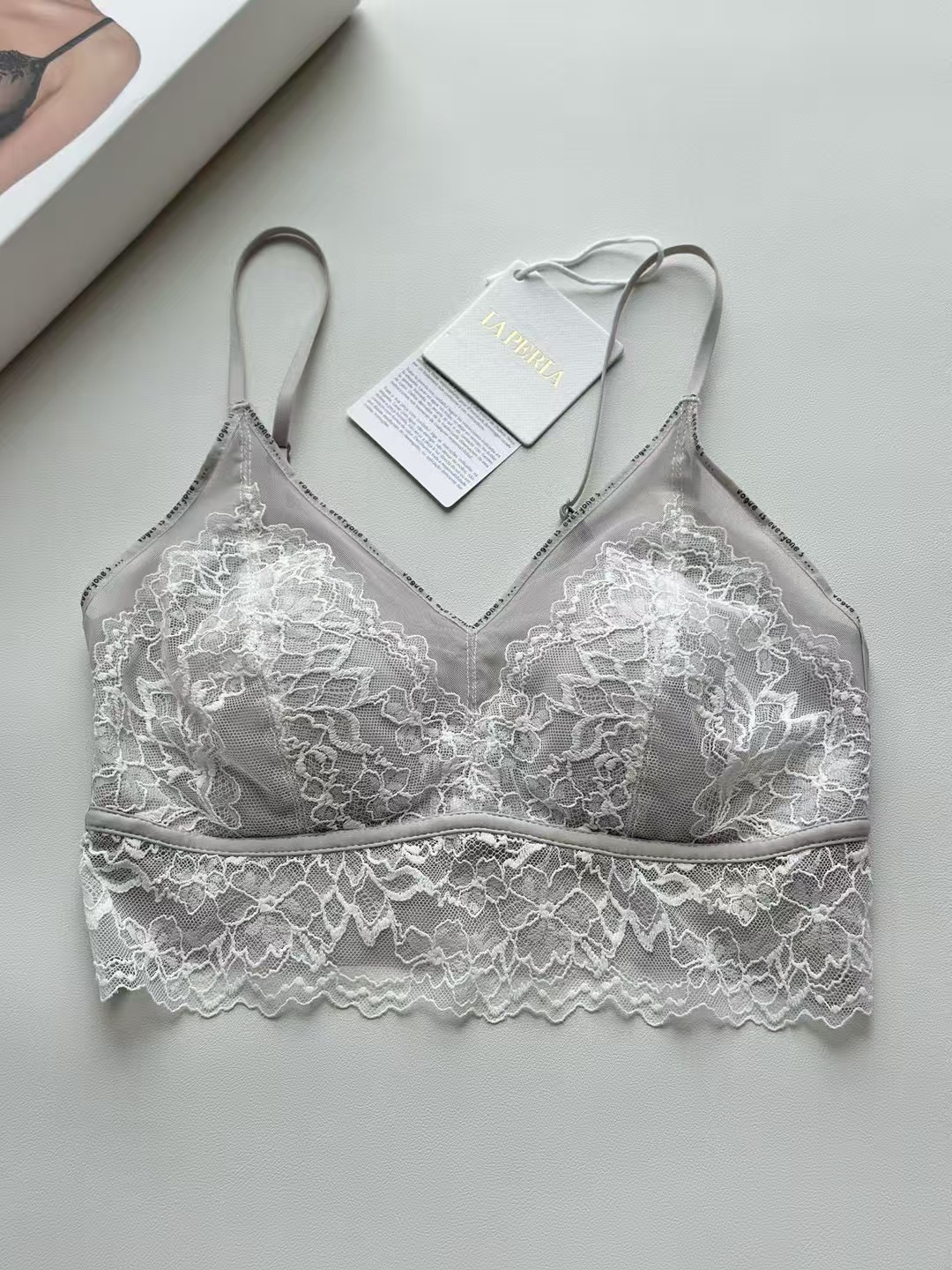 Laperla Lace Bralette Bra - Seamless Comfort & Light Support 2 i1745645186 5544 0
