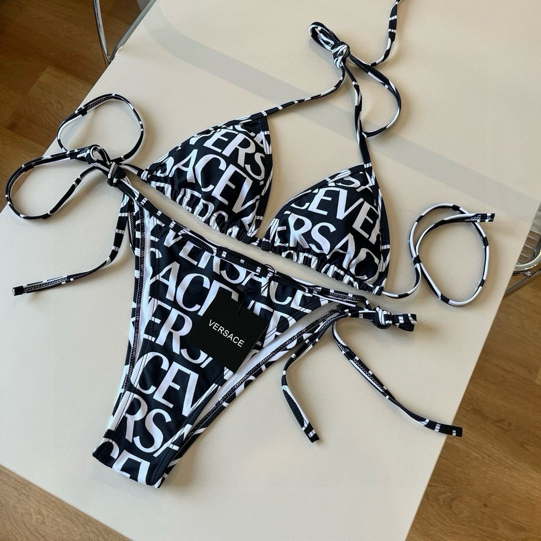 NO:304962,Versace official new swimsuit bikini, high-end customization, S M L XL swimsuit swim trunk bikini, swimsuit, swimming trunk, bikini, versace, swimsuits, bikinis19860909范思哲官方新款泳衣比基尼,高端定制,S M L XL泳衣泳裤比基尼,泳衣，泳裤，比基尼,versace,swimsuits,bikinis,accessory