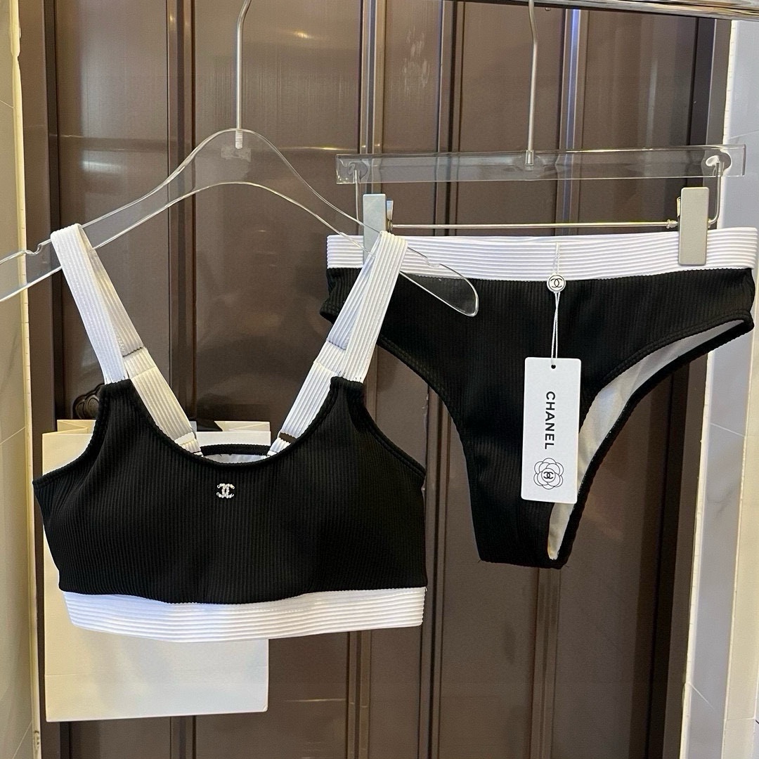 NO:304973,Chanel split swimsuit, super good upper body!  It is released simultaneously in major counters, and it naturally presents a sense of fashion!  Very age-reducing and youthful. S M L XL swimsuits, swimsuits, bikini, chanel, swimsuits, bikinis19860909Chanel分体套装泳衣 上身超级棒！同步各大专柜发售,自然而然呈现时尚感！十分减龄,具有年轻活力. 码数S M L XL泳衣泳裤比基尼,泳衣，泳裤，比基尼,chanel,swimsuits,bikinis,accessory