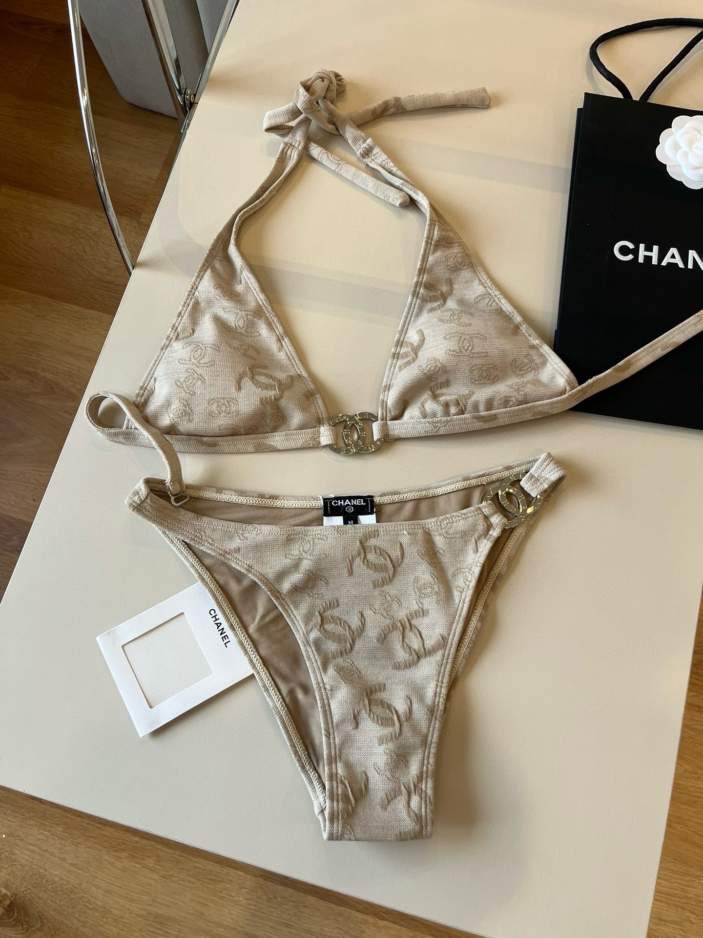 NO:305001,Chanel Chanel Bikini Swimsuit Latest Fabric S M L XL Swimsuit Swimsuit Bikini, Swimsuit, Swimsuit, Bikini, Chanel, Swimsuits, Bikinis19860909Chanel香奈儿比基尼泳衣 最新面料S M L XL泳衣泳裤比基尼,泳衣，泳裤，比基尼,chanel,chanel,swimsuits,bikinis,accessory