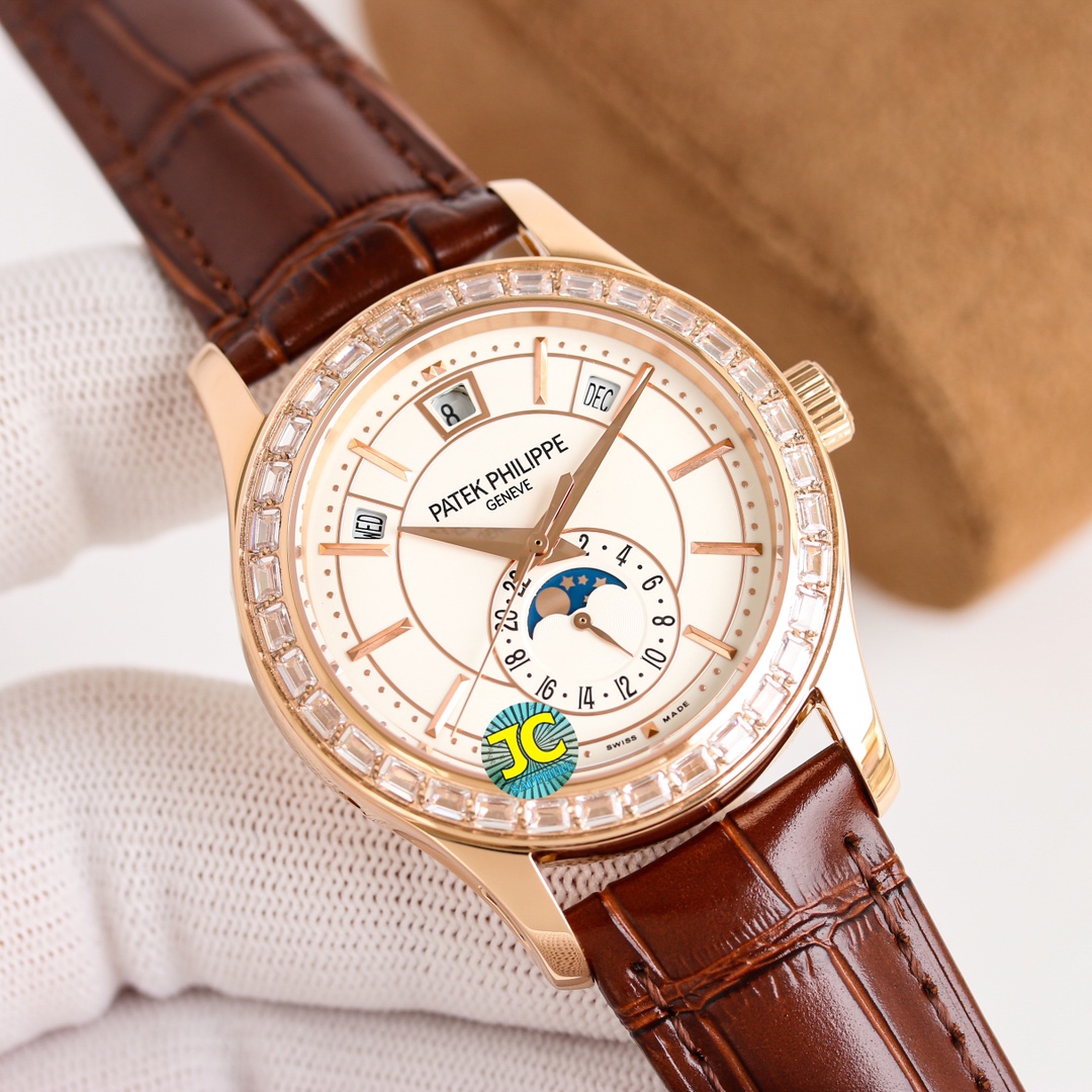 NO:149285,TW Patek Philippe complex multifunction series 5205G-013 has made its debut, and the first Nautilus complex watch launched so far creates a casual sports watch with super complex technology. 1 The small body panel has the following functions: 12 o'clock calendar function 10 o'clock week function 2 o'clock week function 6 o'clock 24 hours. All functions can be used normally. 2 movement uses a replica Cal. Automatic winding movement, which perfectly interprets the functions while realizing the appearance. 3 The independent watchmaker of the modification master participates in the customization of the modified dial color, giving the unique watch an interesting soul!  Craftsmanship masterpieces are welcome to taste it!  ,,patek philippe19860909TW 百达翡丽复杂多功能系列5205G-013重磅登场,迄今推出的首款Nautilus复杂腕表,以超复杂的工艺技术打造休闲运动腕表. 1小身板大能量尽揽以下功能∶12点位日历功能 10点位星期功能 2点位星期功能 6点位24小时.所有功能都可正常使用. 2机芯采用复刻版Cal.自动上链机芯,在实现外观的逼真前提下,功能一并完美诠释. 3改装大师独立制表人,倾情参与定制改装表盘颜色,给予独一无二的腕表增添有趣的灵魂！ 匠心力作 欢迎各位表友品鉴！,,patek philippe,Watch